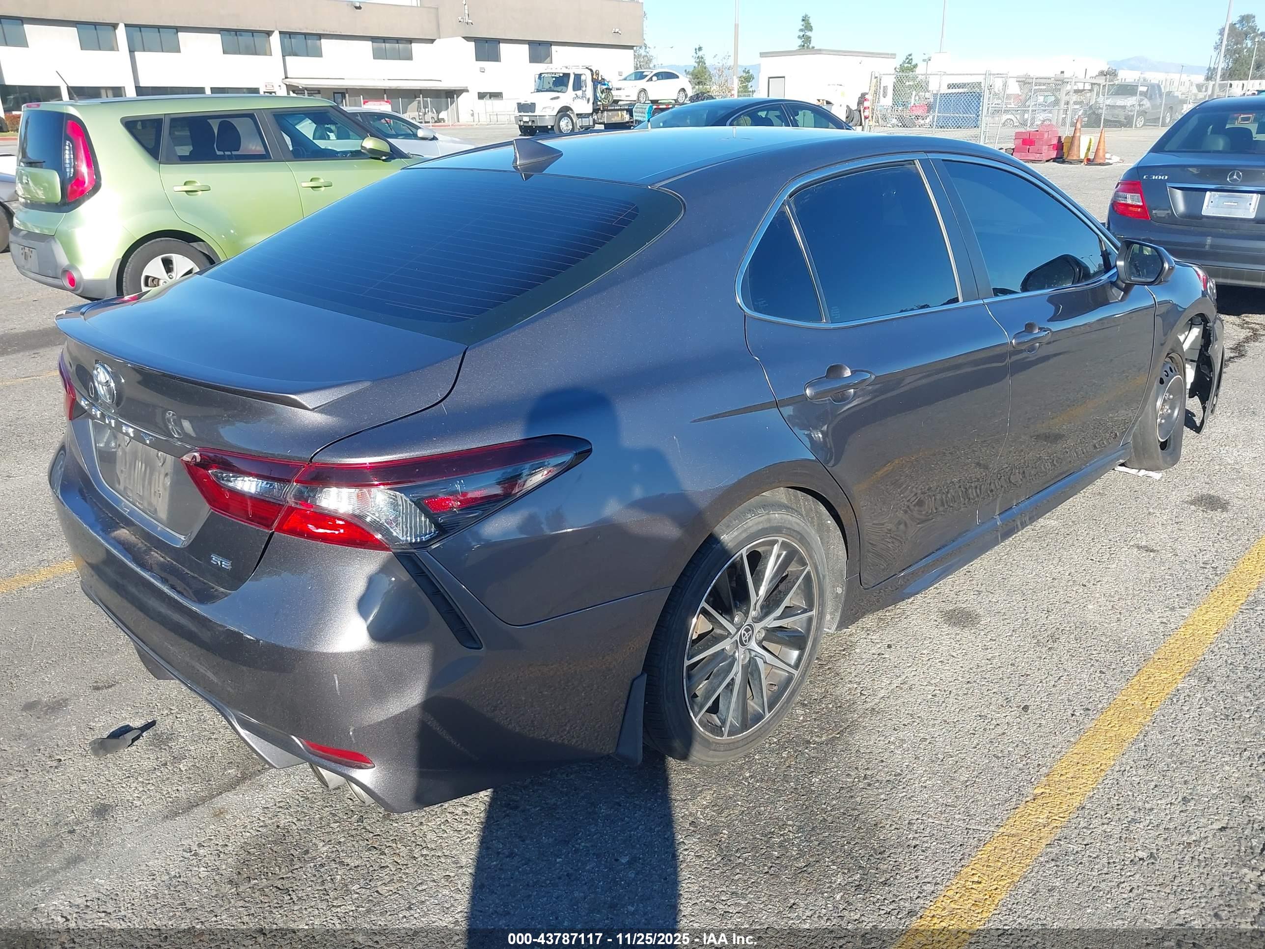 TOYOTA CAMRY image 4