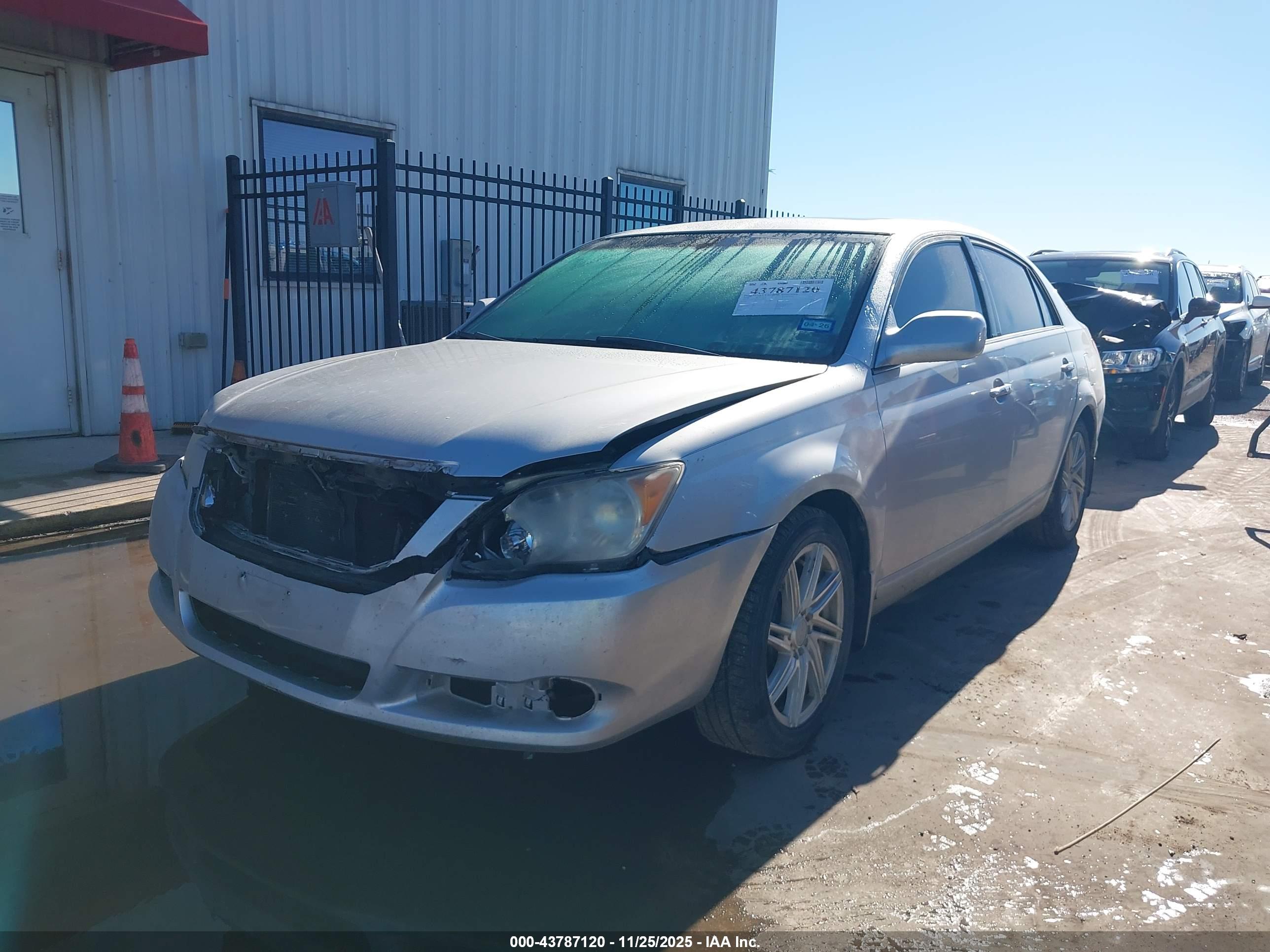 TOYOTA AVALON image 2