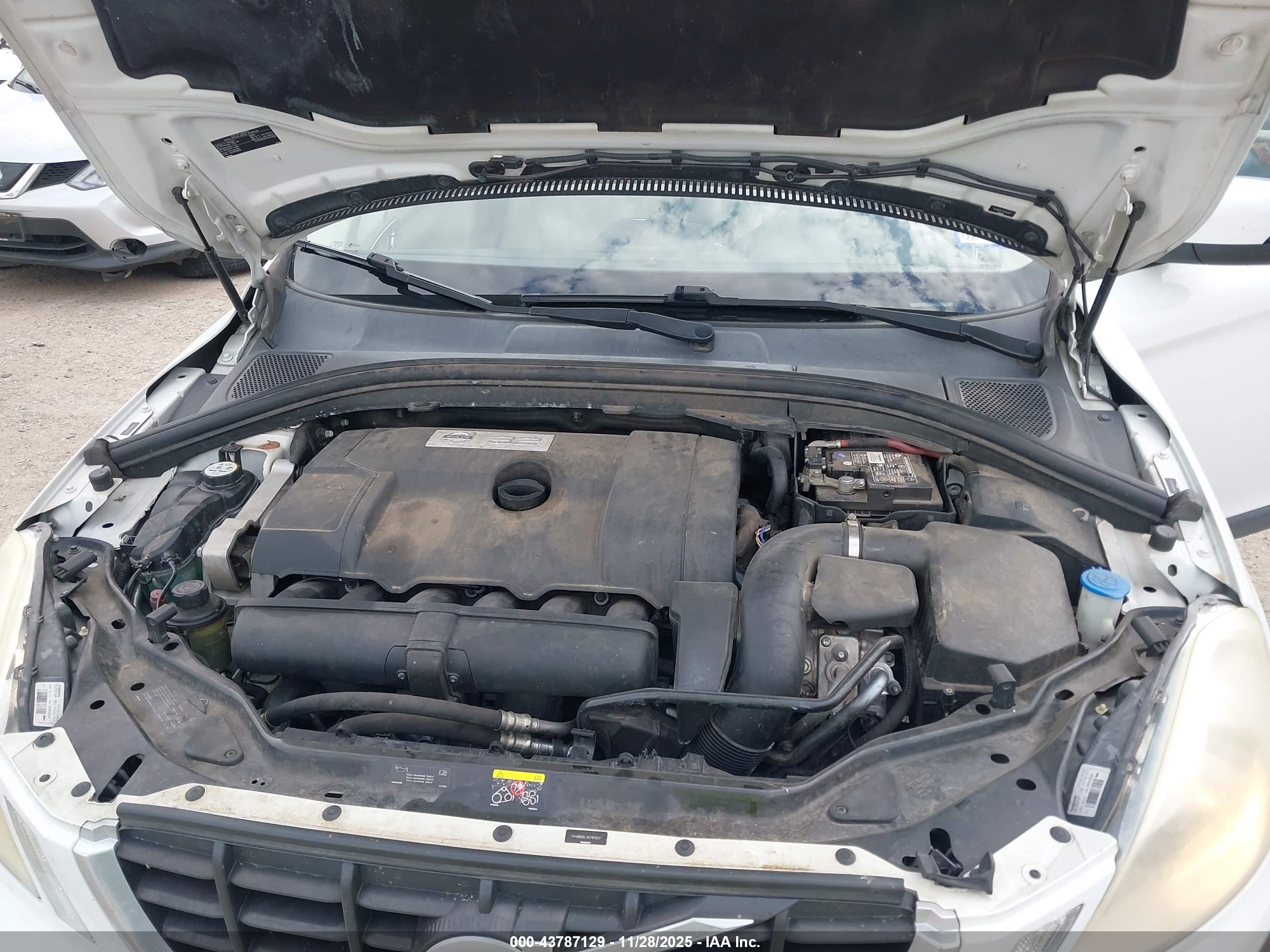 VOLVO XC60 image 10