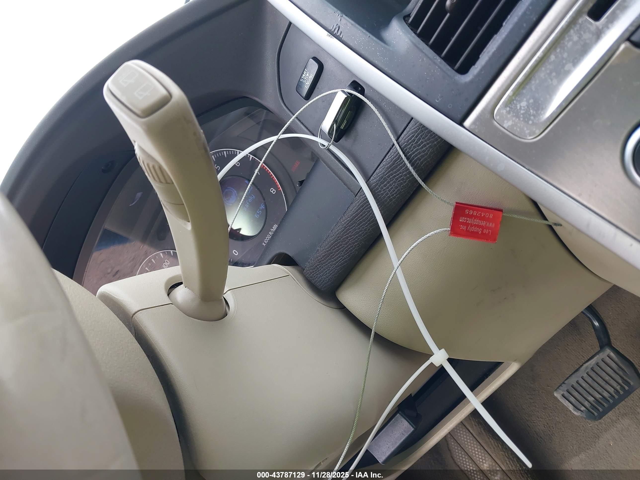 VOLVO XC60 image 11