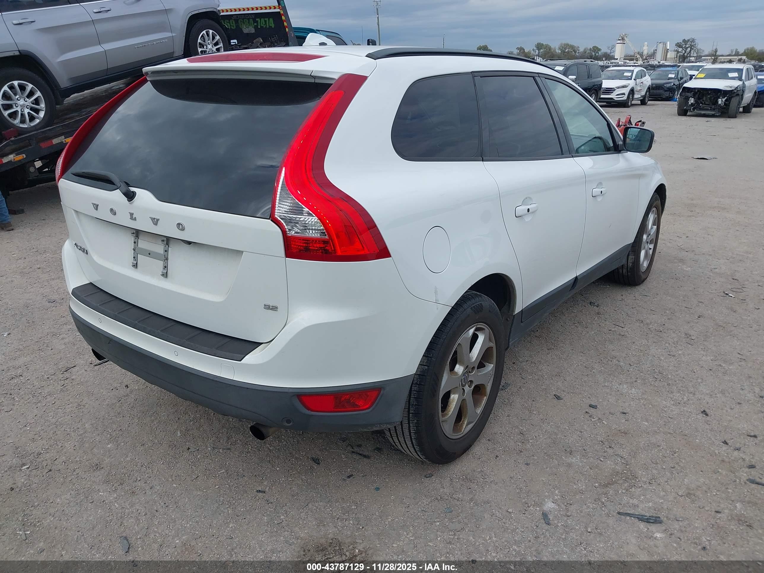 VOLVO XC60 image 4