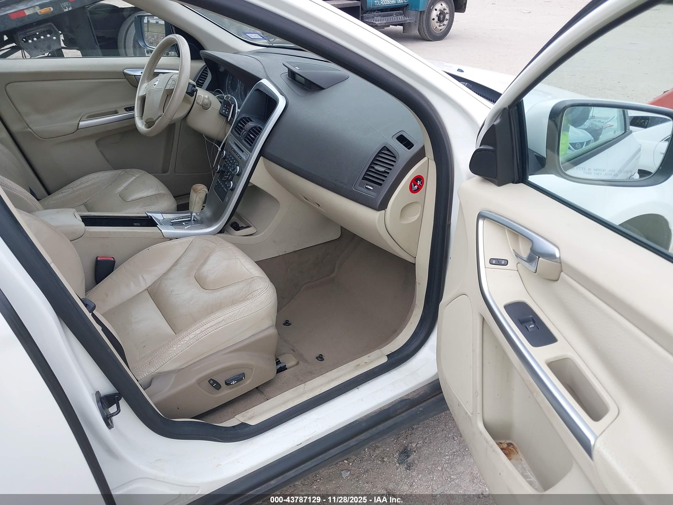 VOLVO XC60 image 5