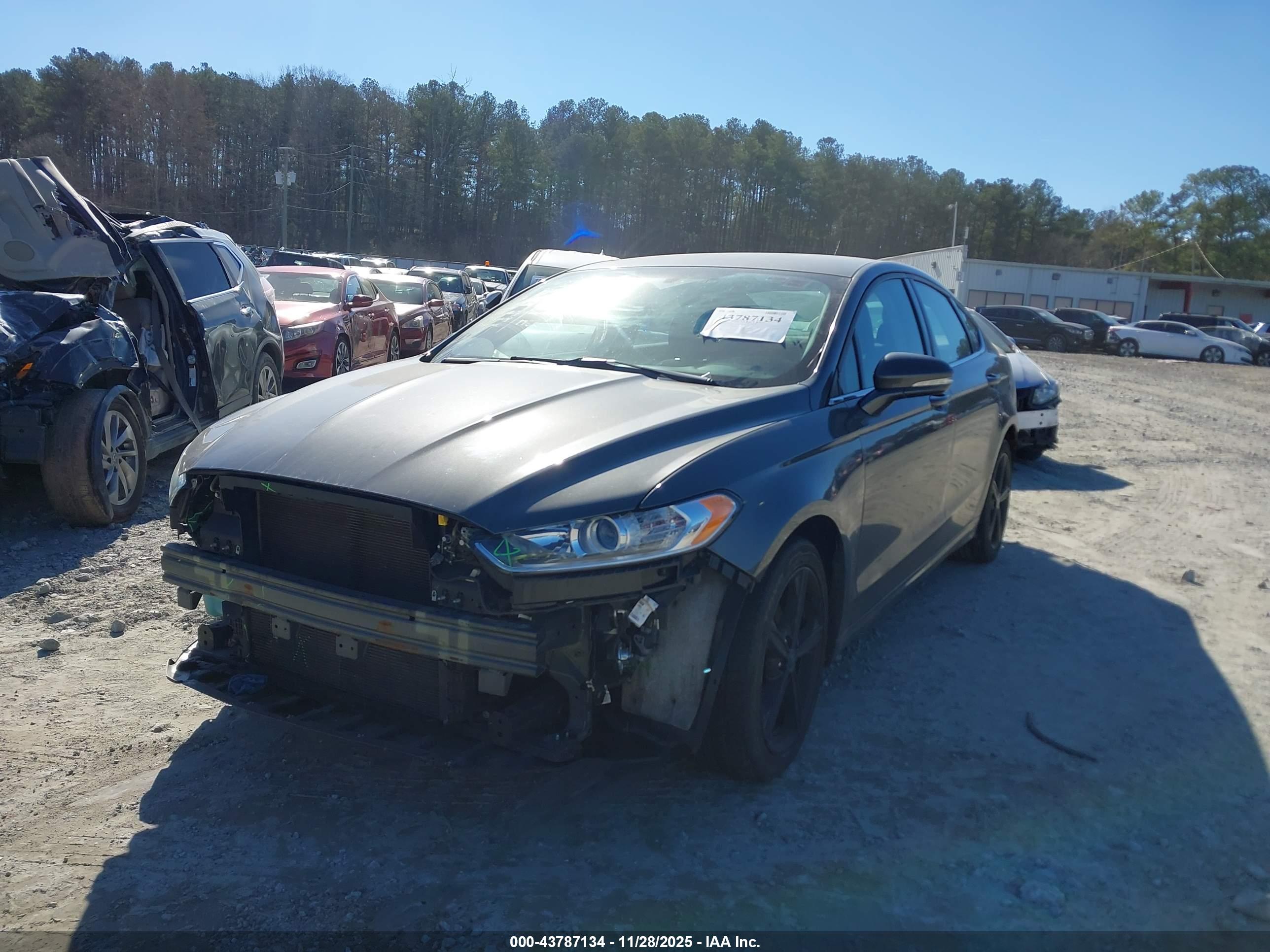 FORD FUSION image 2