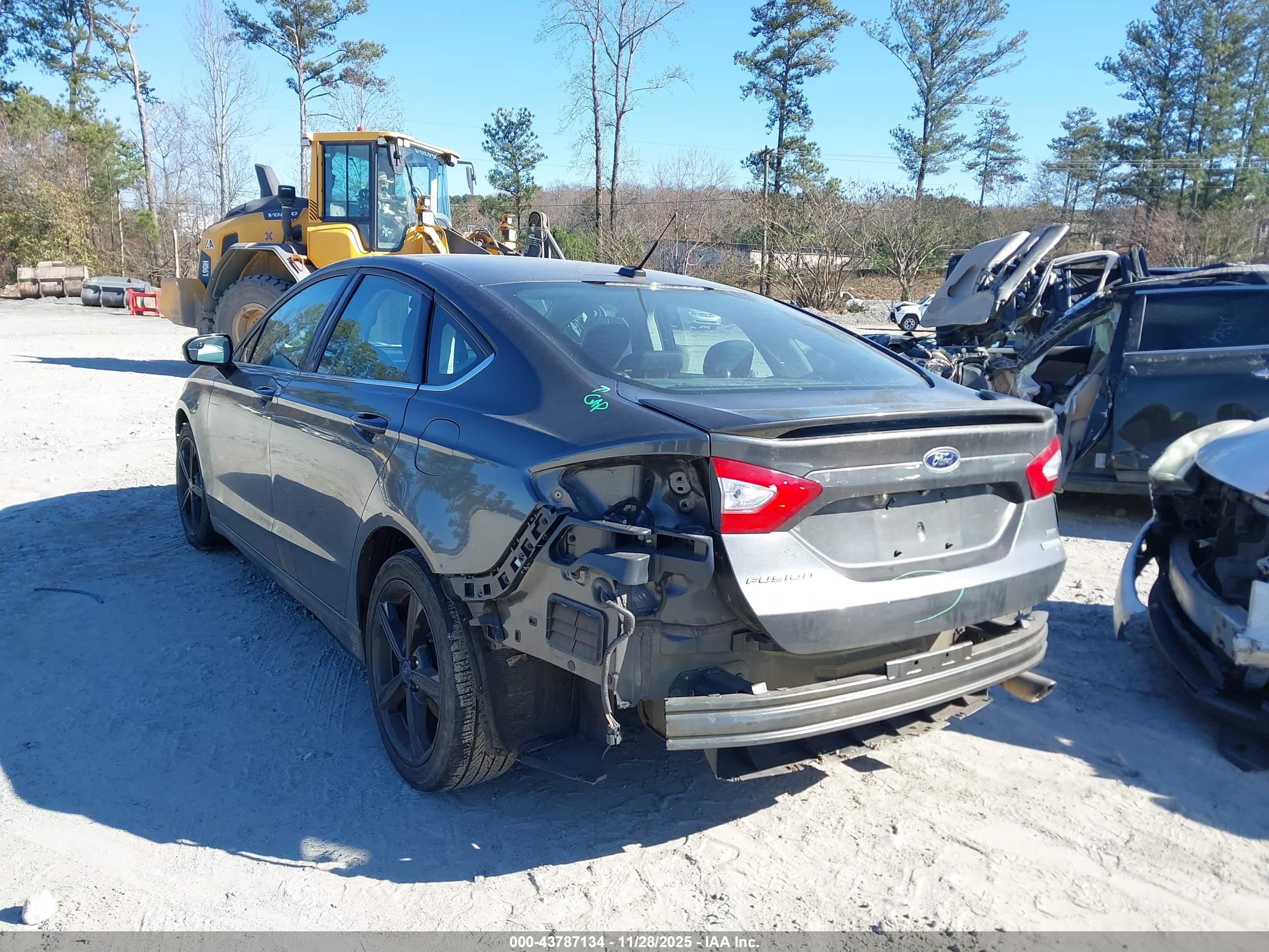 FORD FUSION image 3