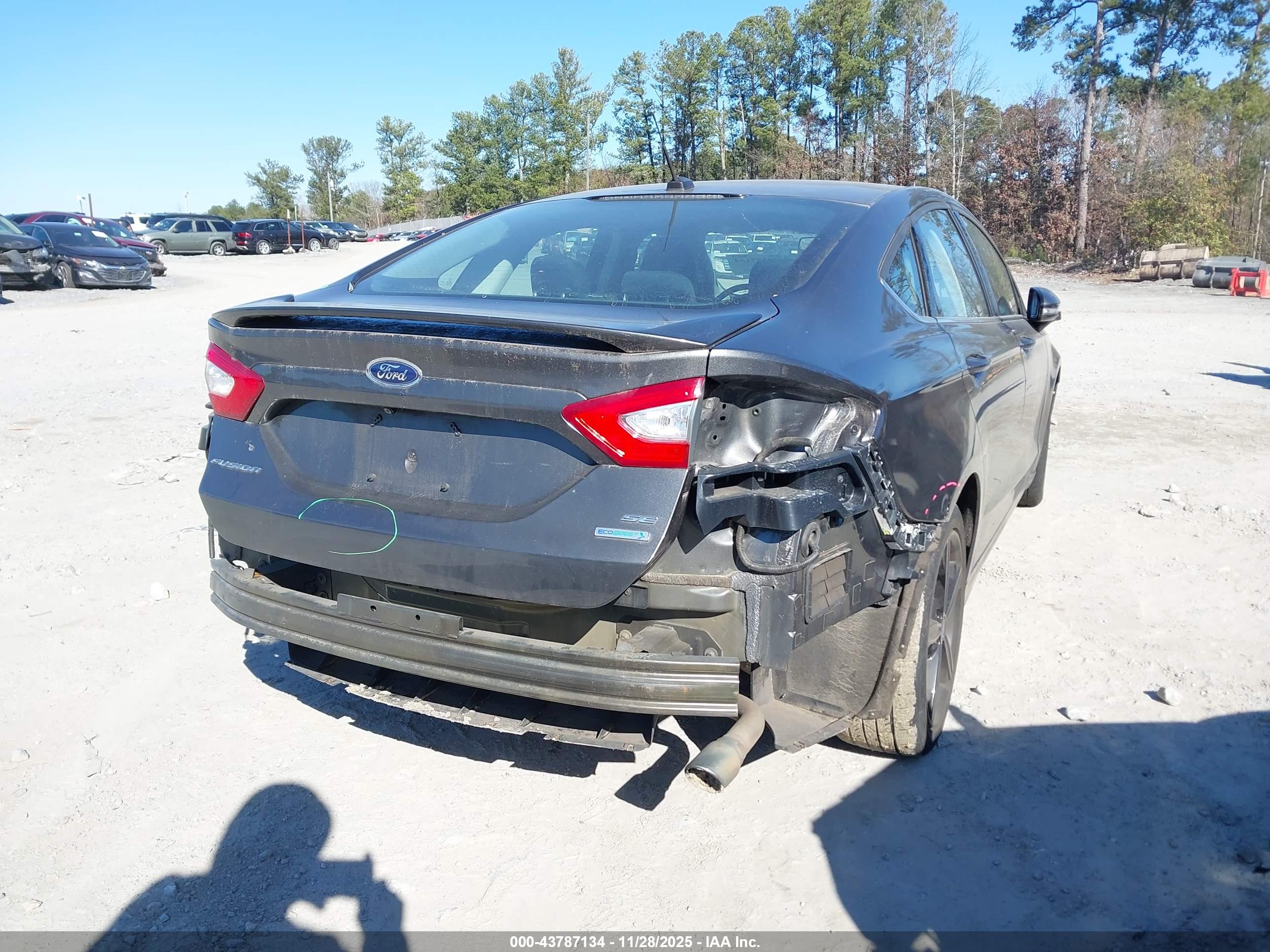 FORD FUSION image 4