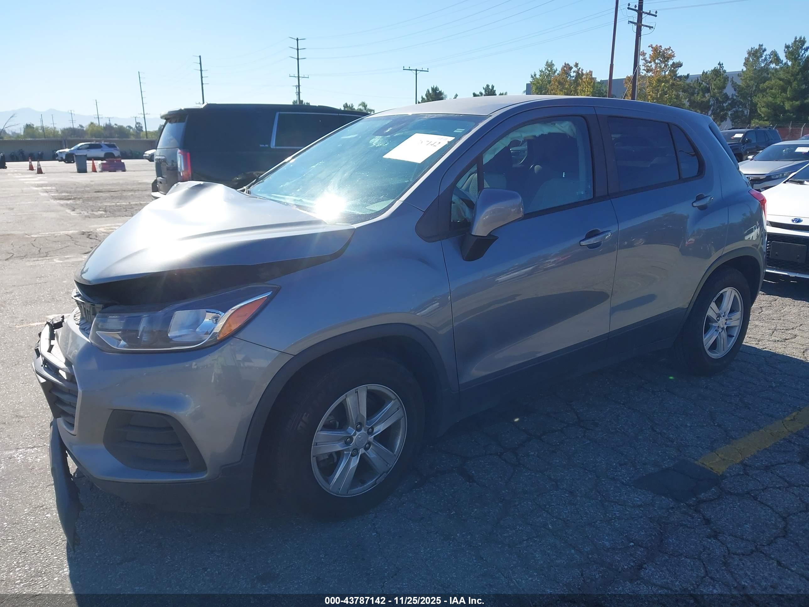 CHEVROLET TRAX image 2