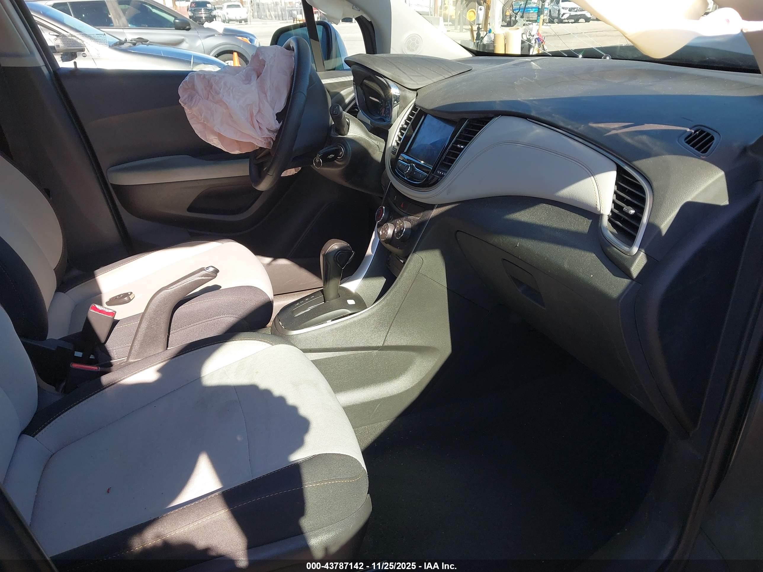 CHEVROLET TRAX image 5