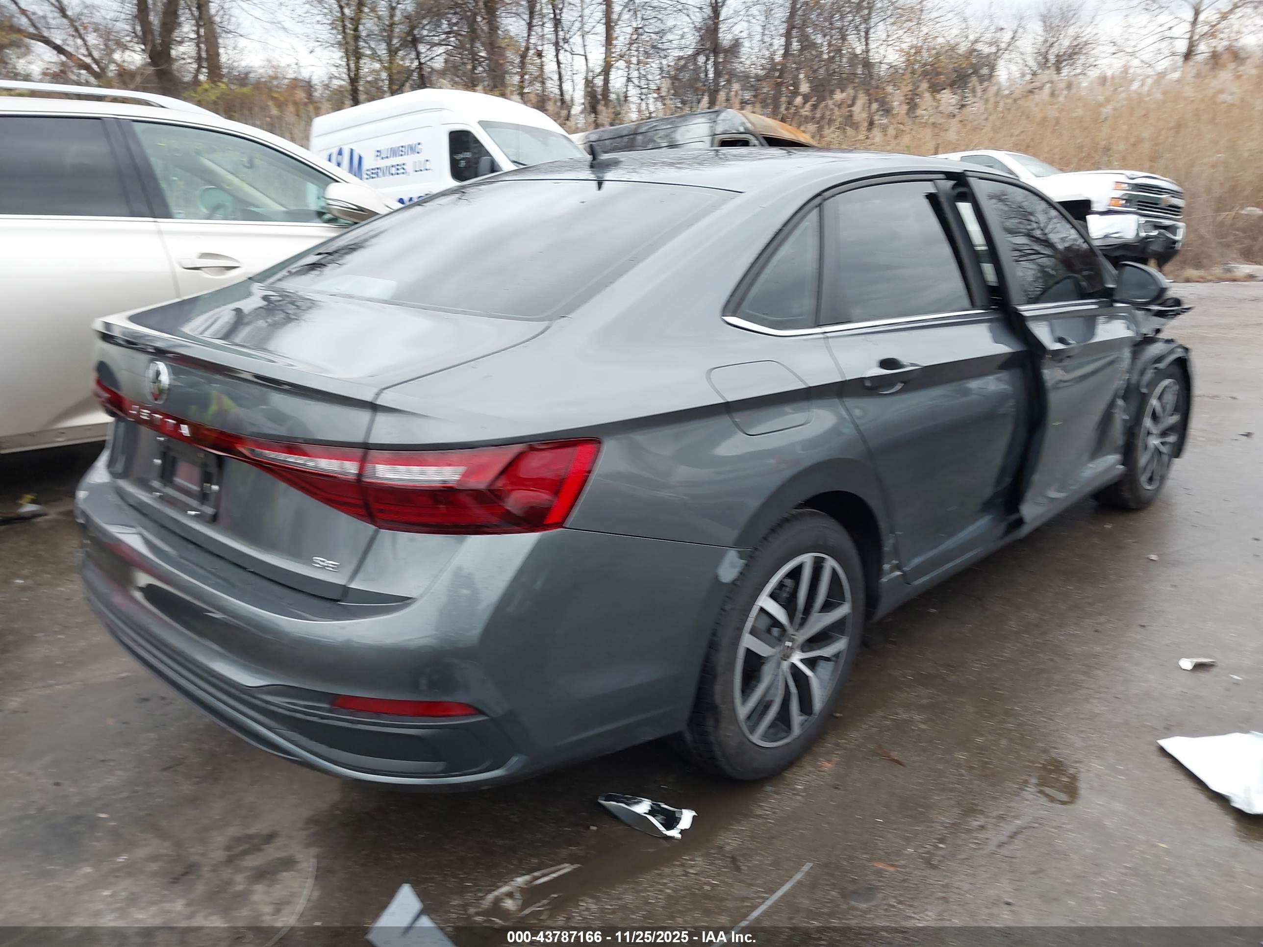 VOLKSWAGEN JETTA image 4