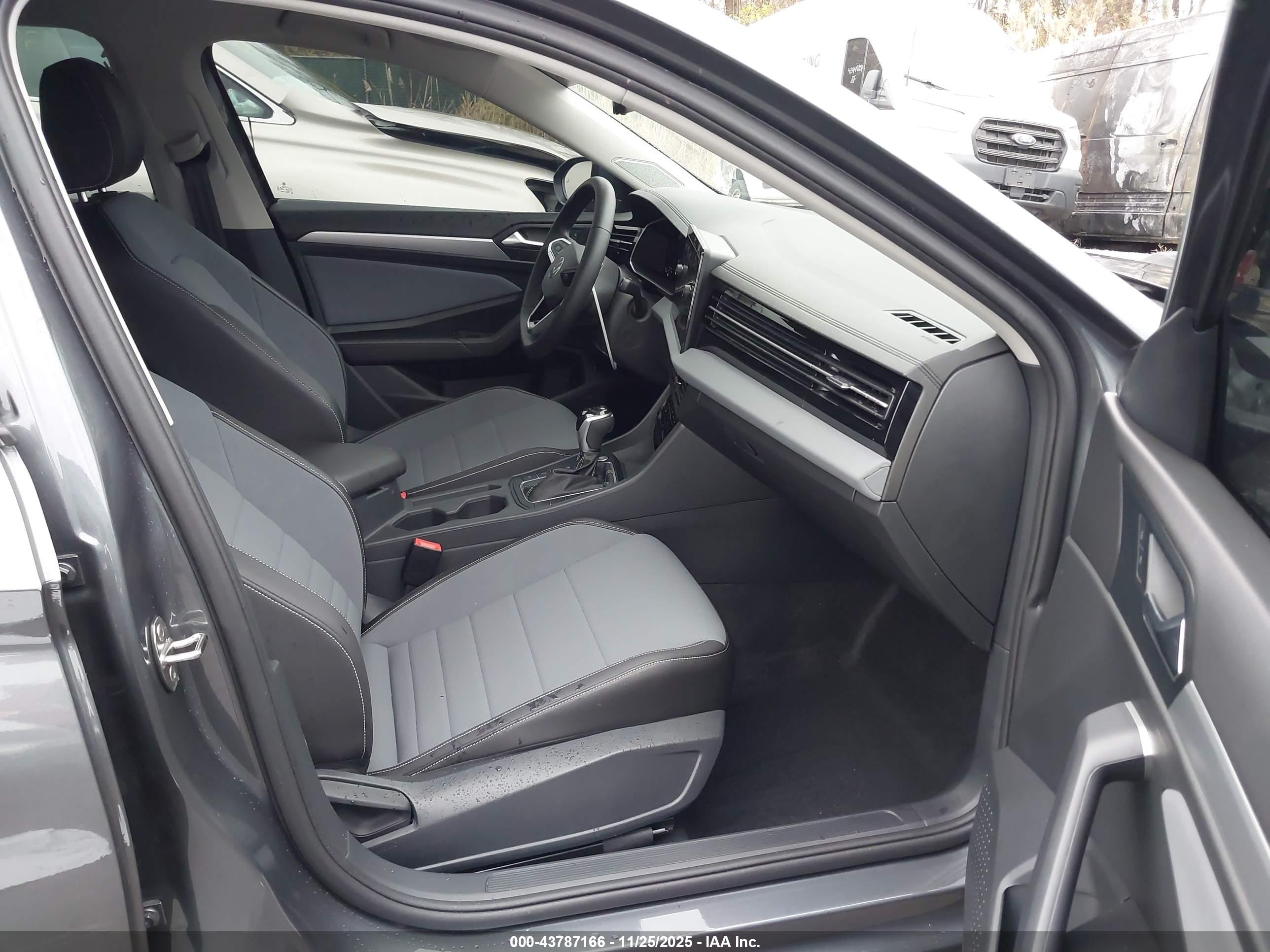 VOLKSWAGEN JETTA image 5