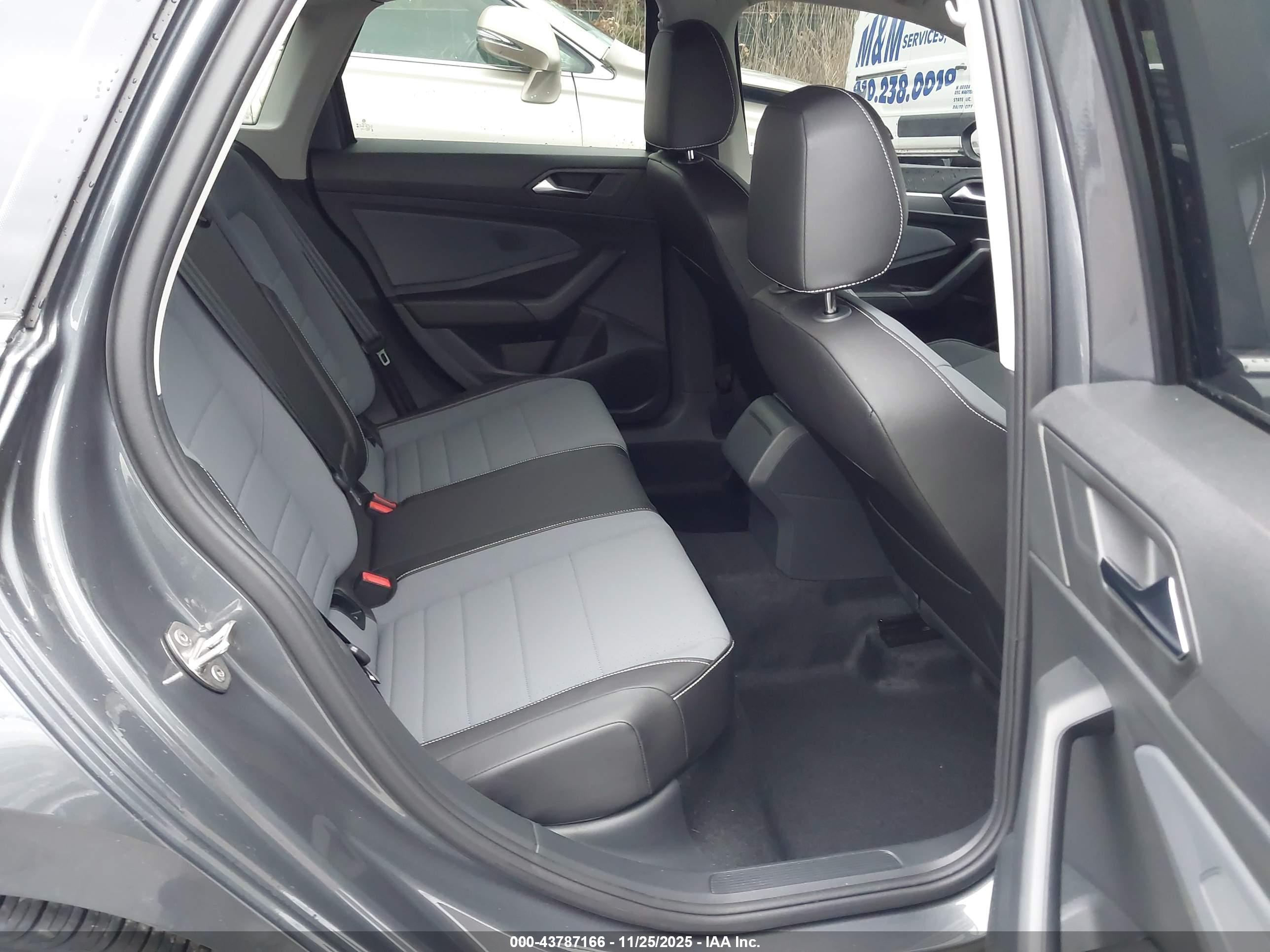 VOLKSWAGEN JETTA image 8