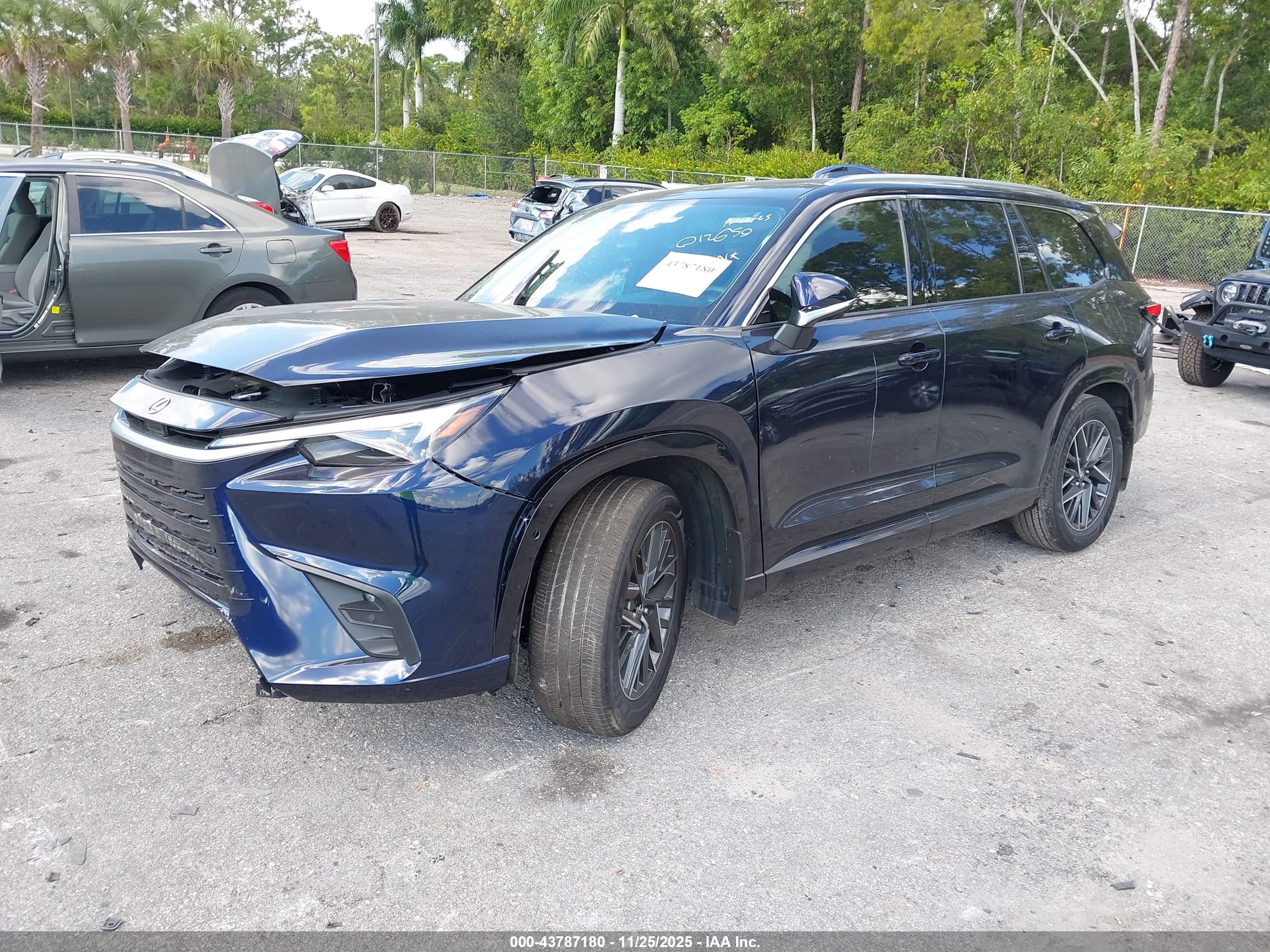 LEXUS TX image 2