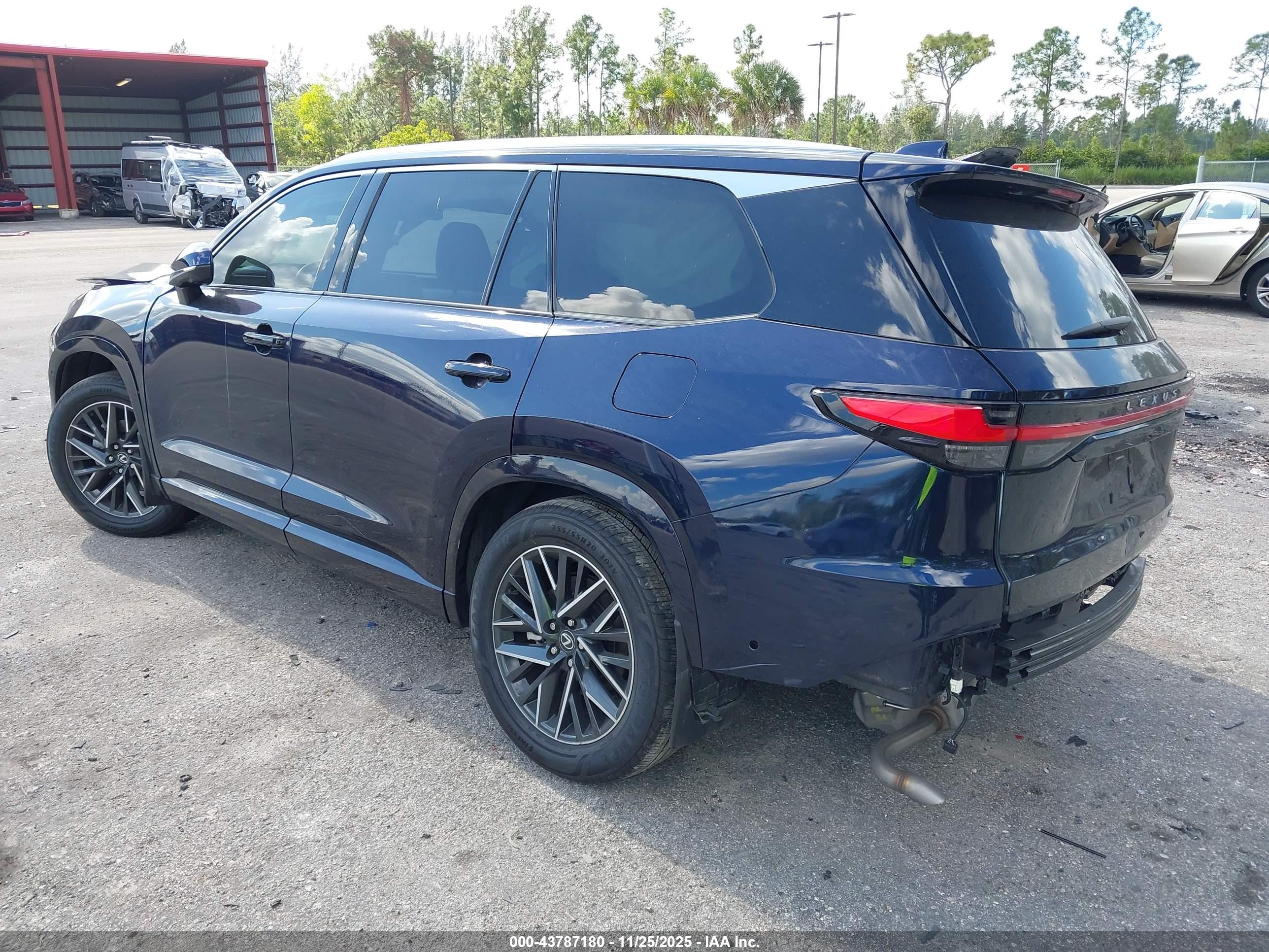 LEXUS TX image 3