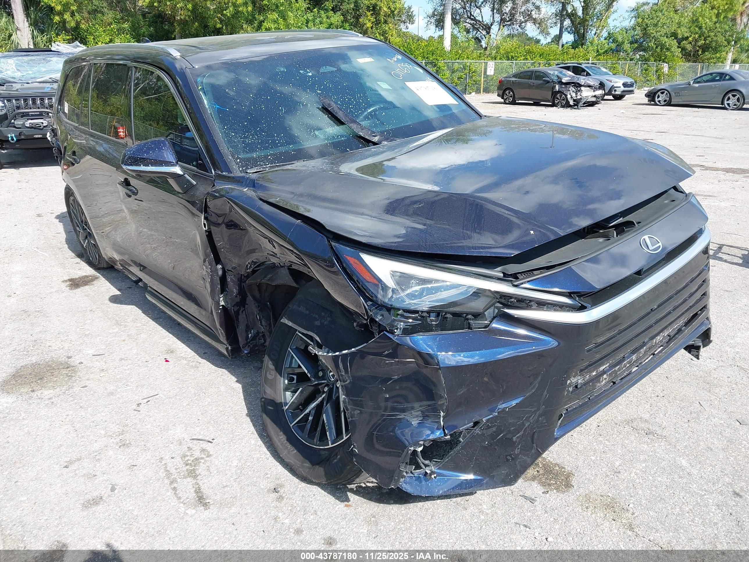 LEXUS TX image 6