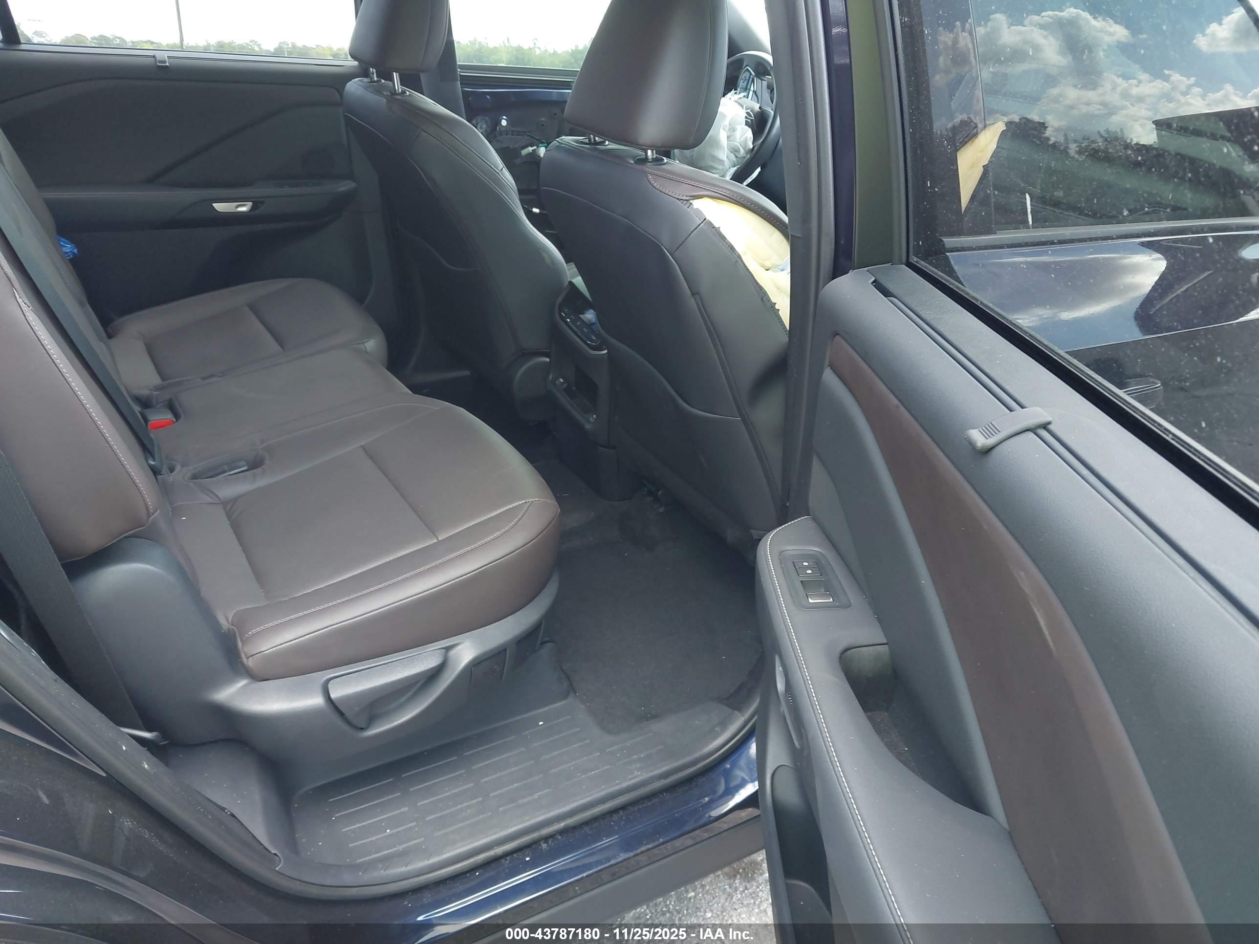 LEXUS TX image 8