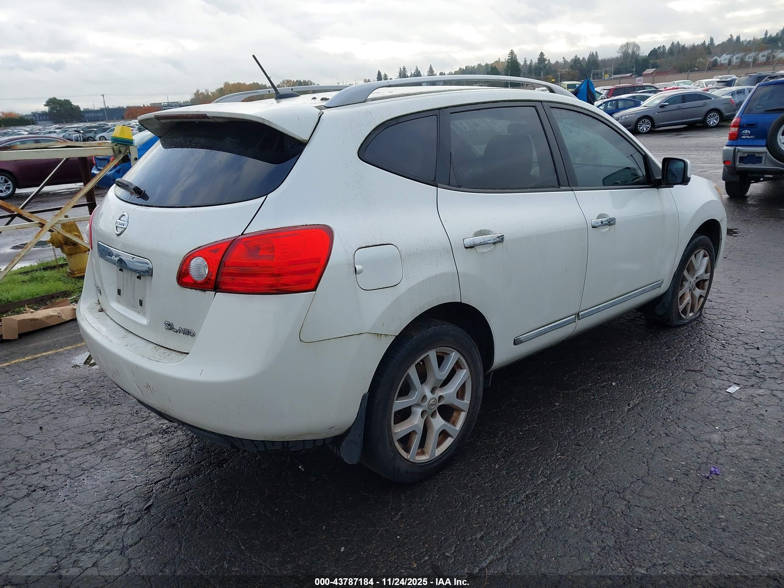 NISSAN ROGUE image 4
