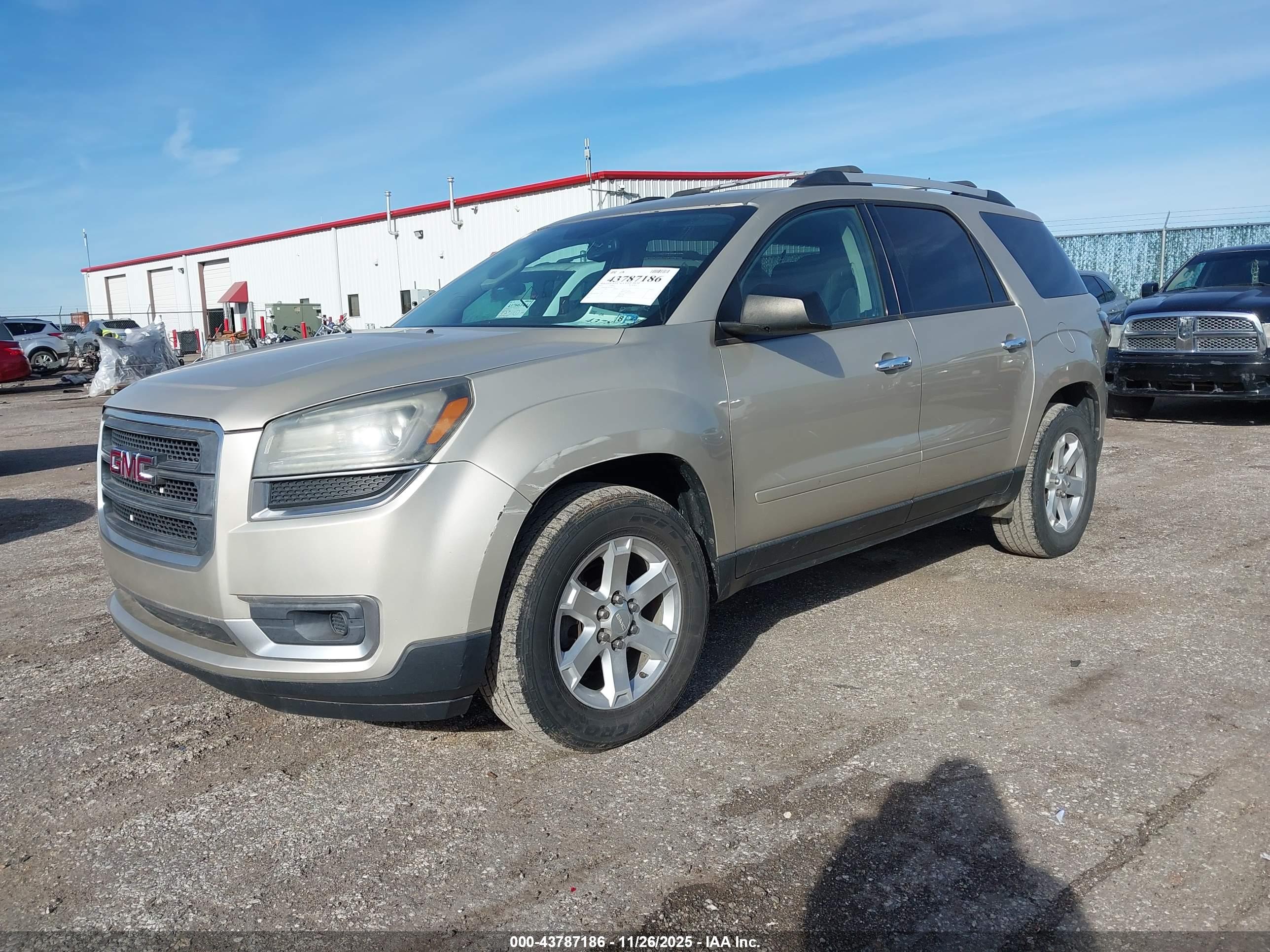 GMC ACADIA image 2