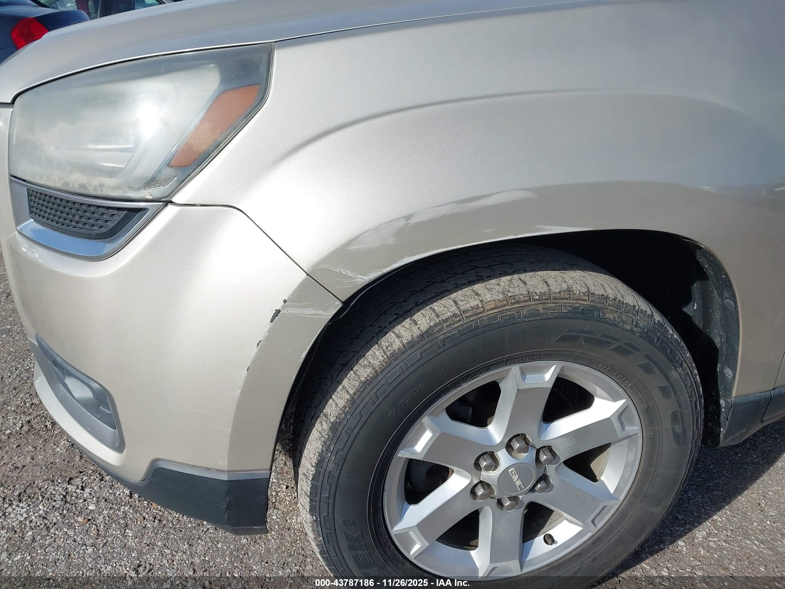 GMC ACADIA image 6