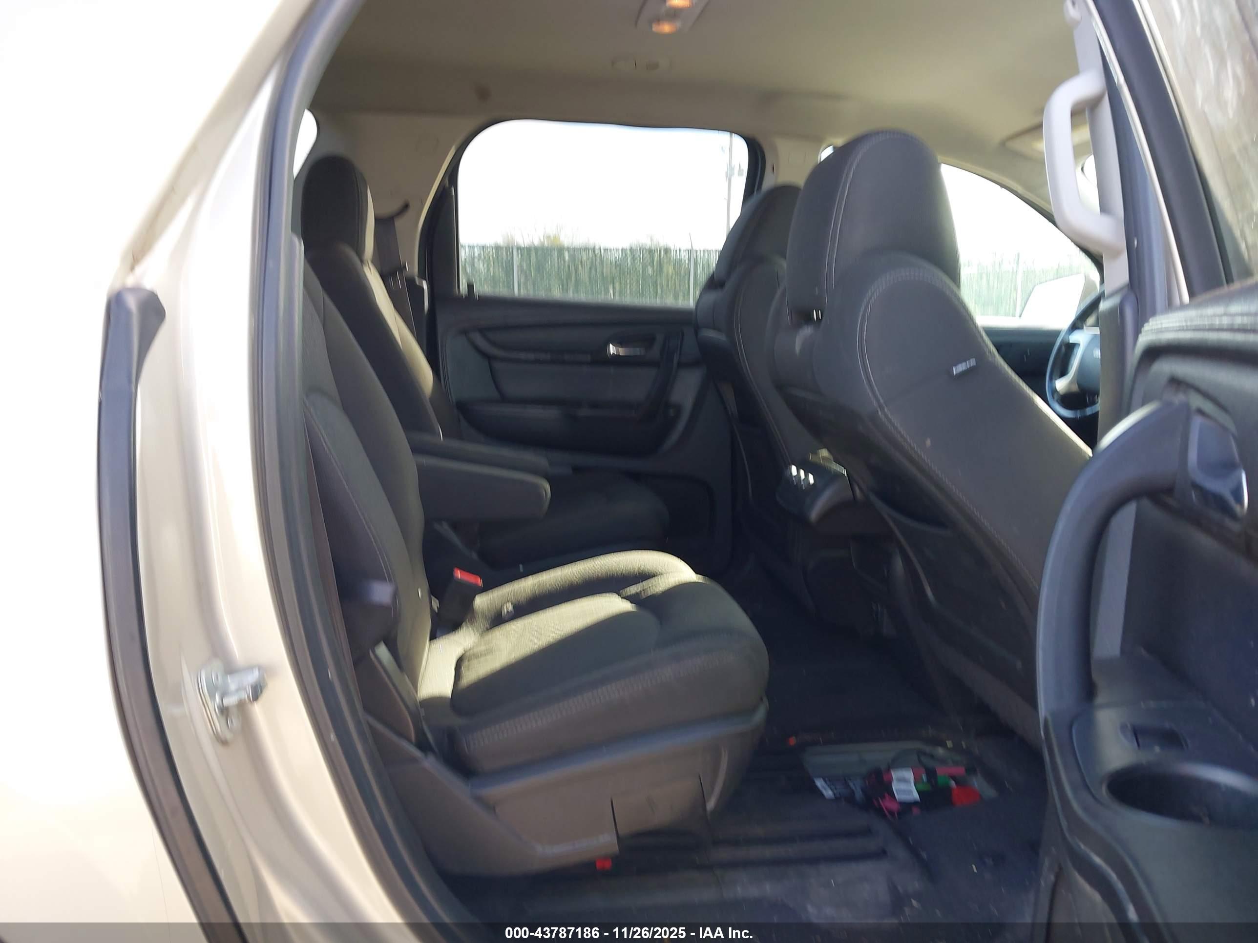 GMC ACADIA image 8
