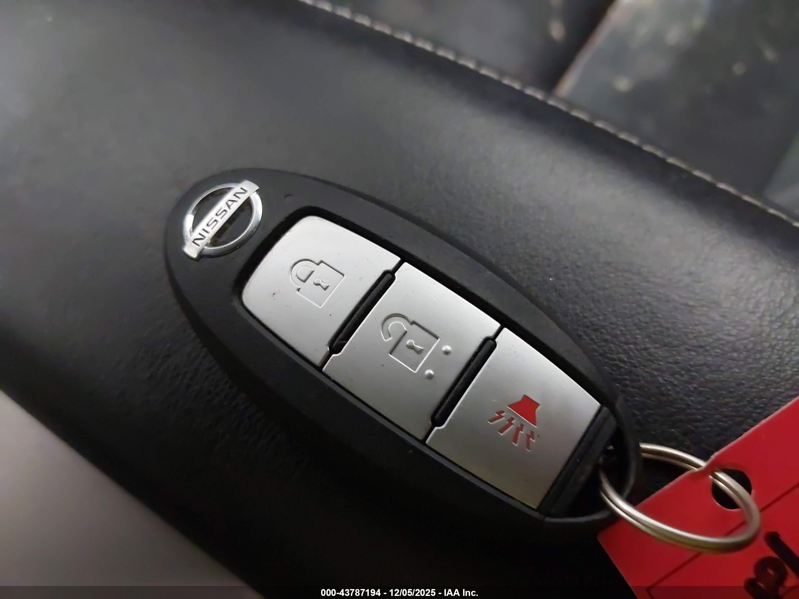 NISSAN MURANO image 11