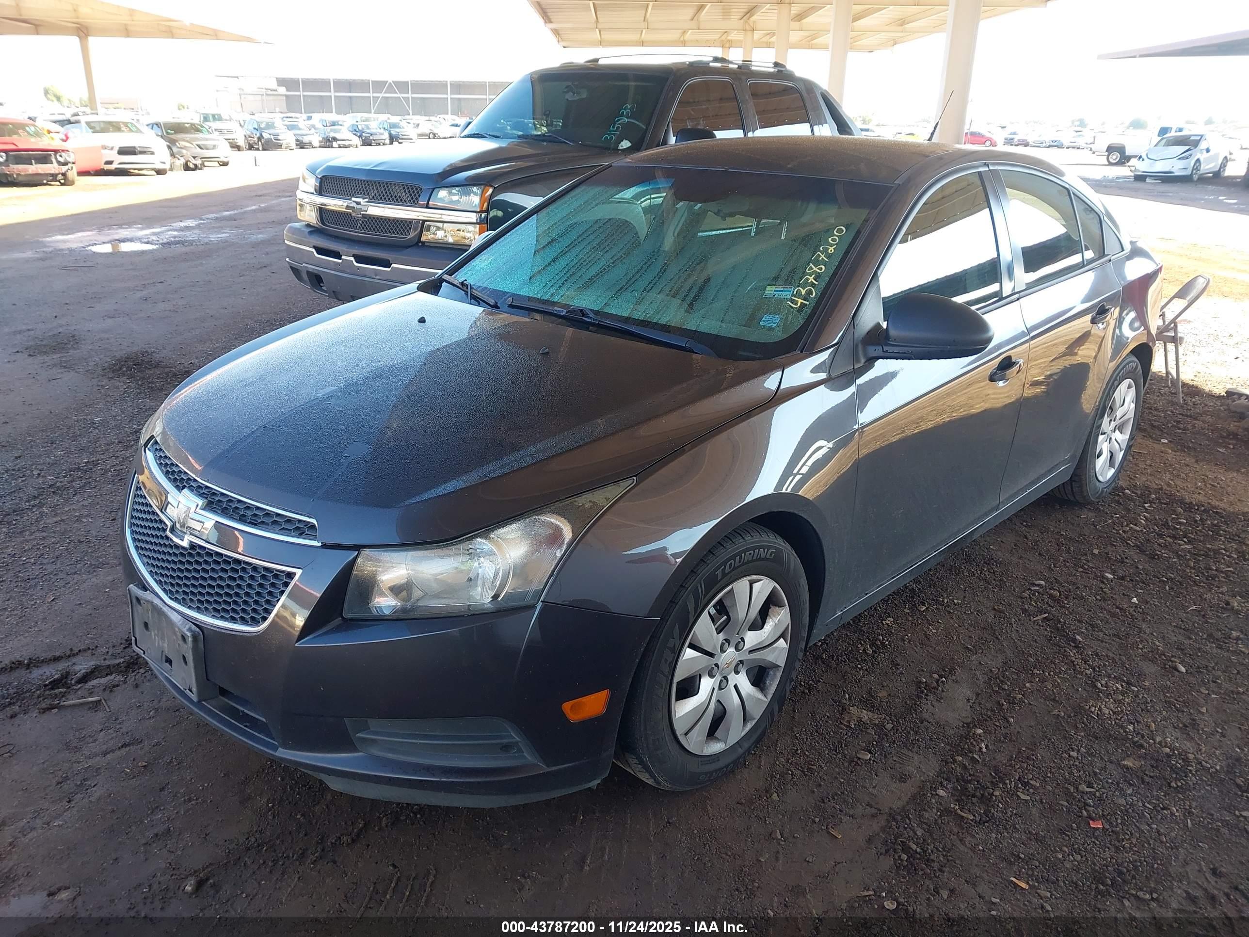 CHEVROLET CRUZE image 2