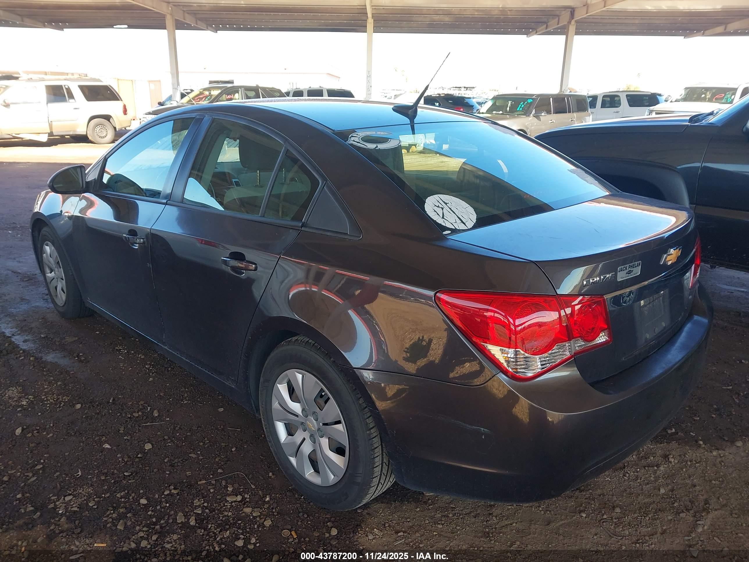CHEVROLET CRUZE image 3