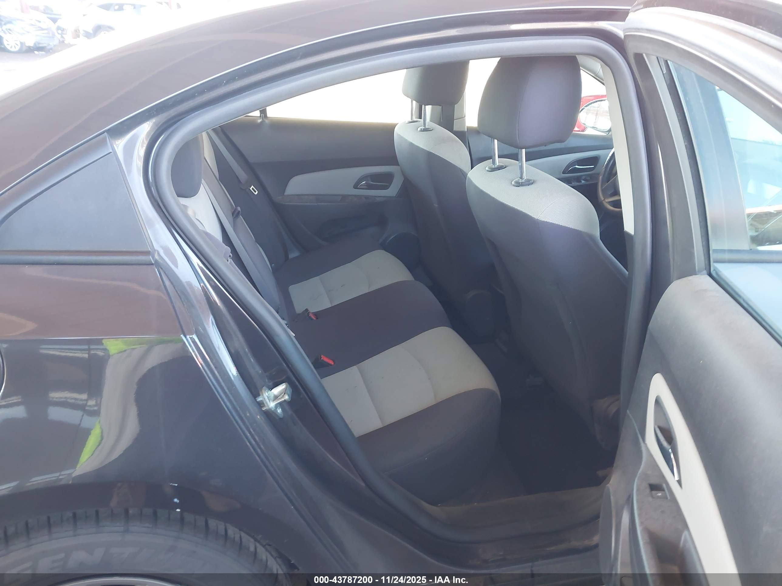 CHEVROLET CRUZE image 8