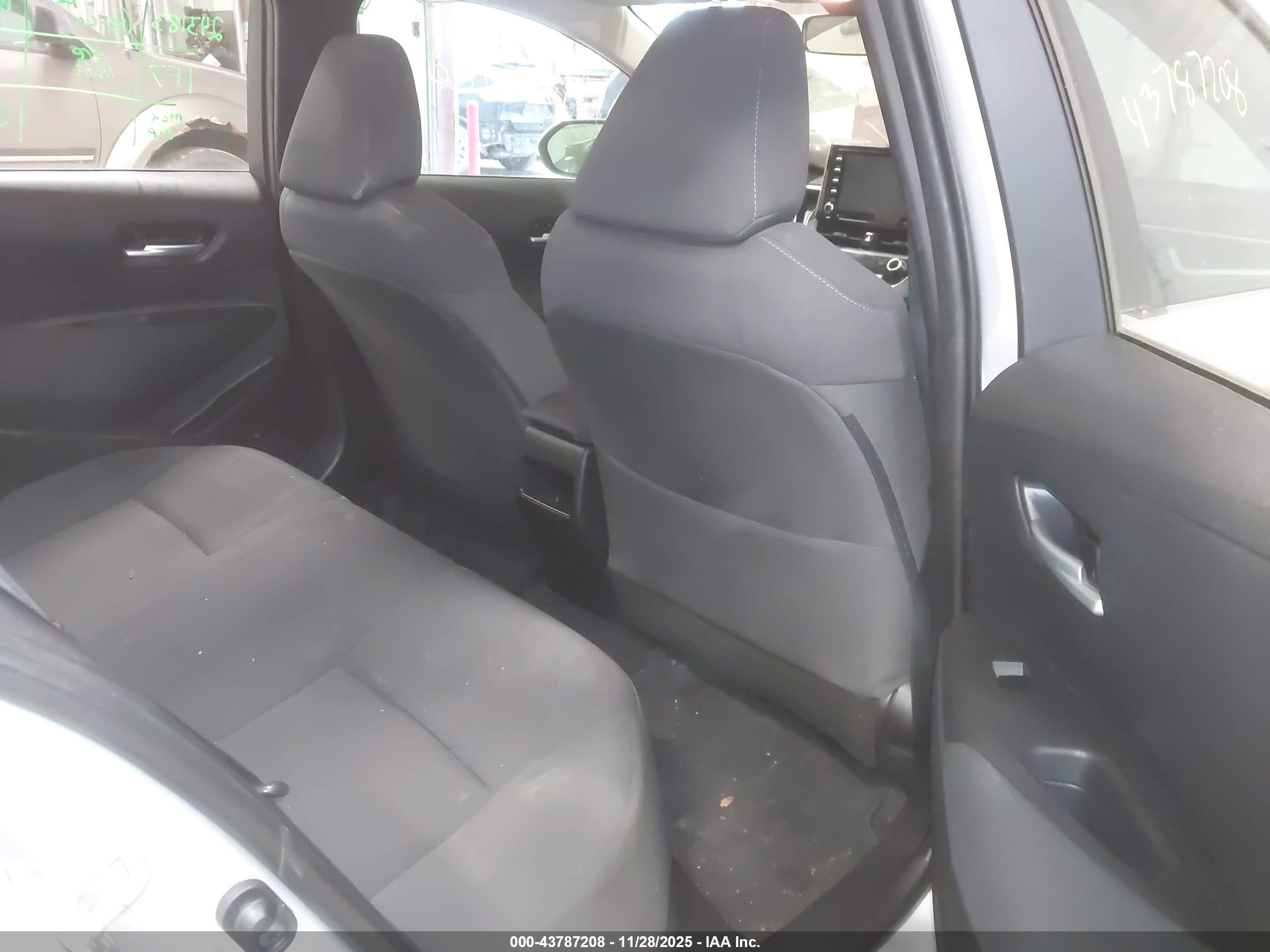 TOYOTA COROLLA image 8