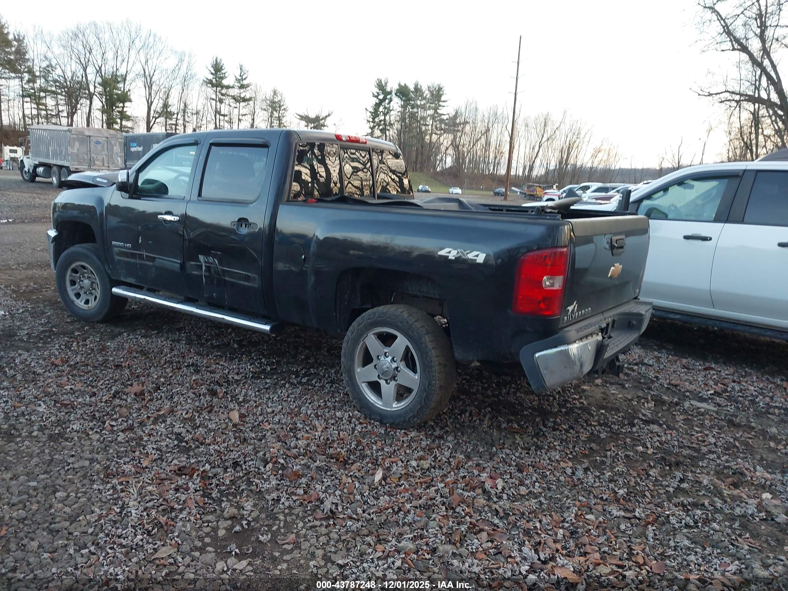 CHEVROLET SILVERADO image 3