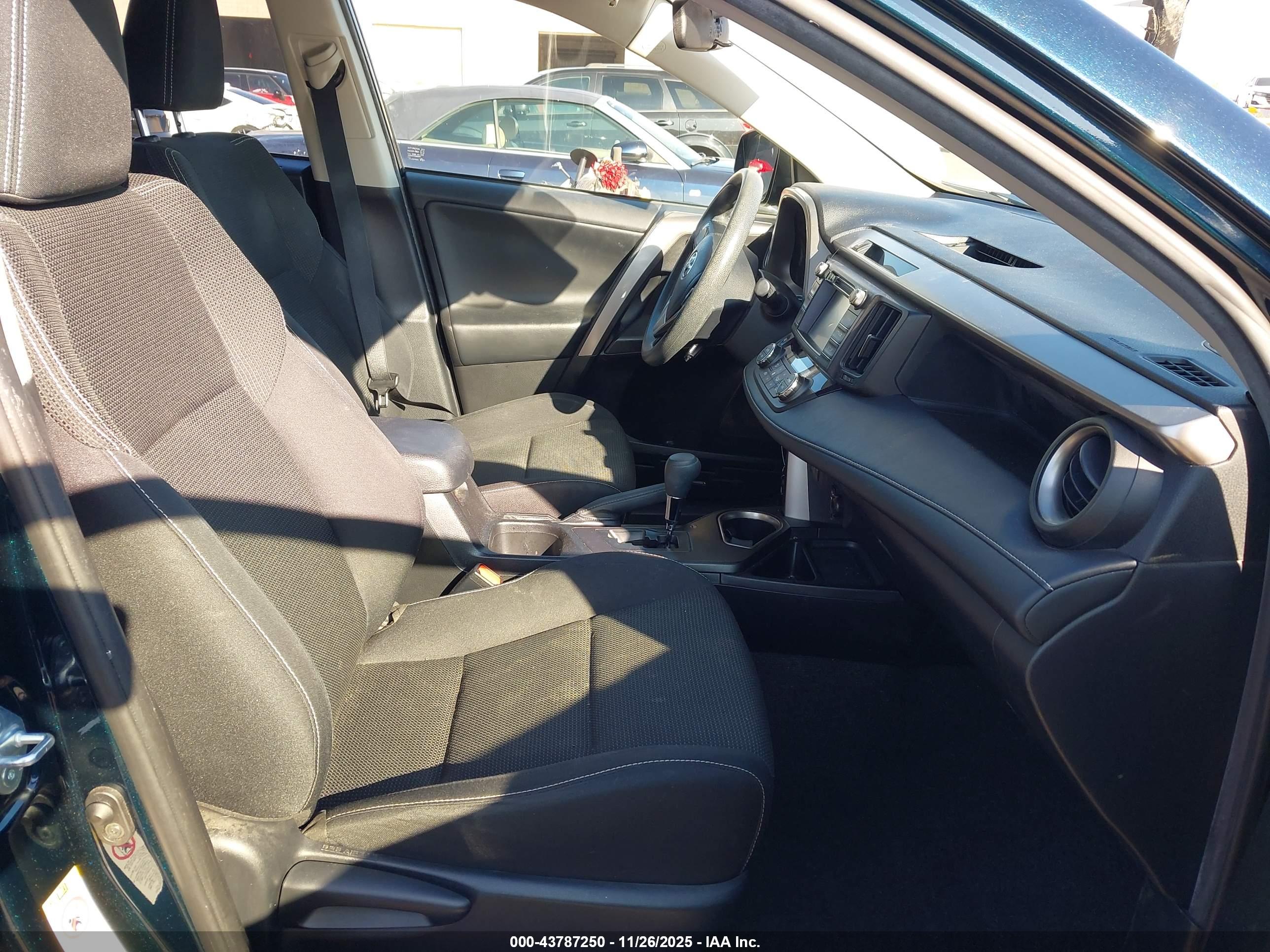 TOYOTA RAV4 image 5