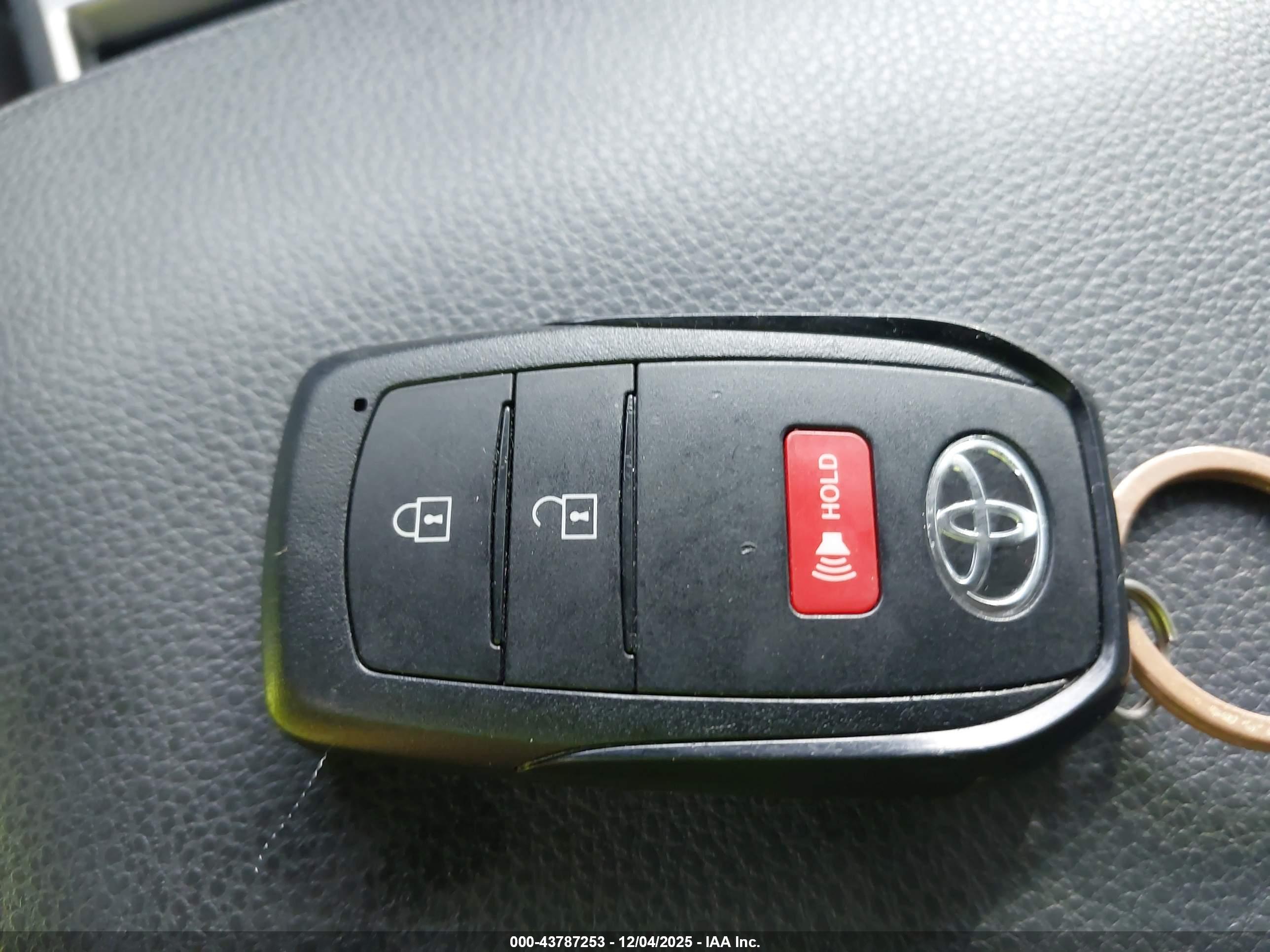 TOYOTA 4RUNNER image 11
