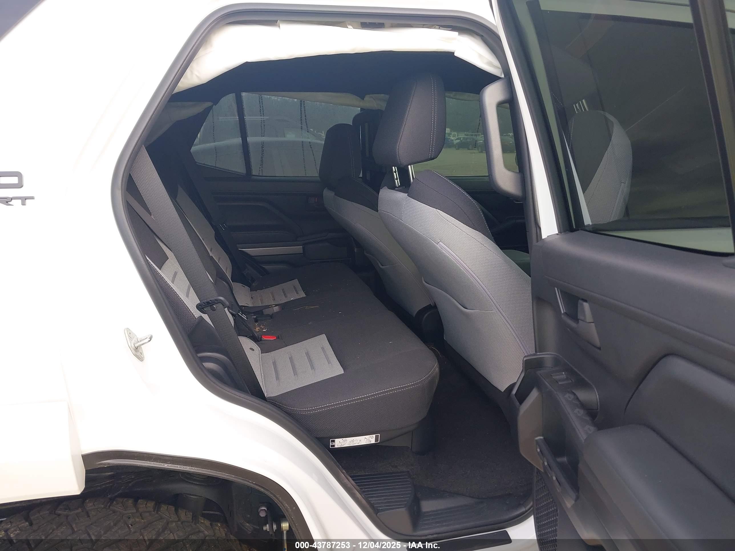 TOYOTA 4RUNNER image 8