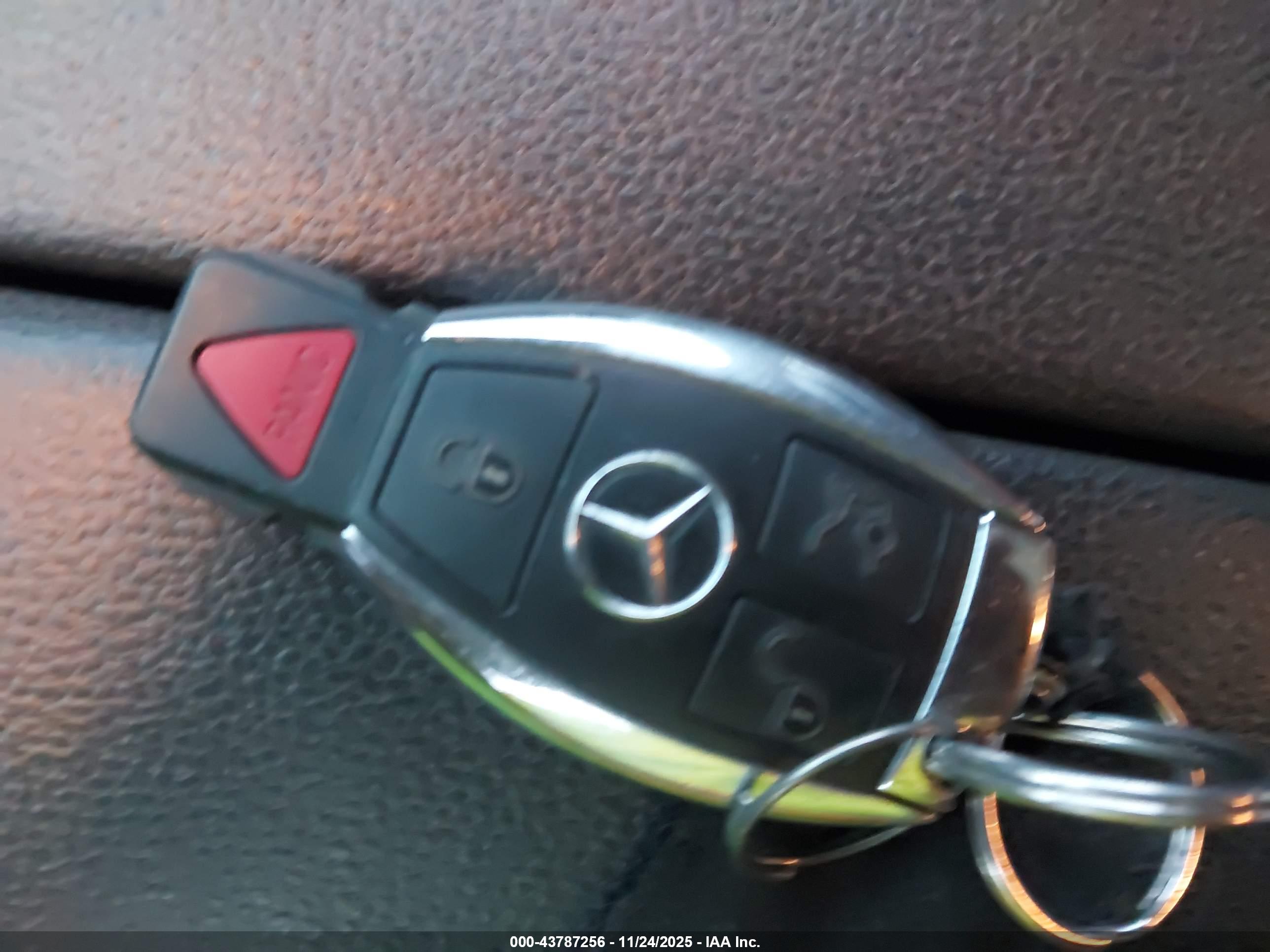 MERCEDES-BENZ GLK image 11