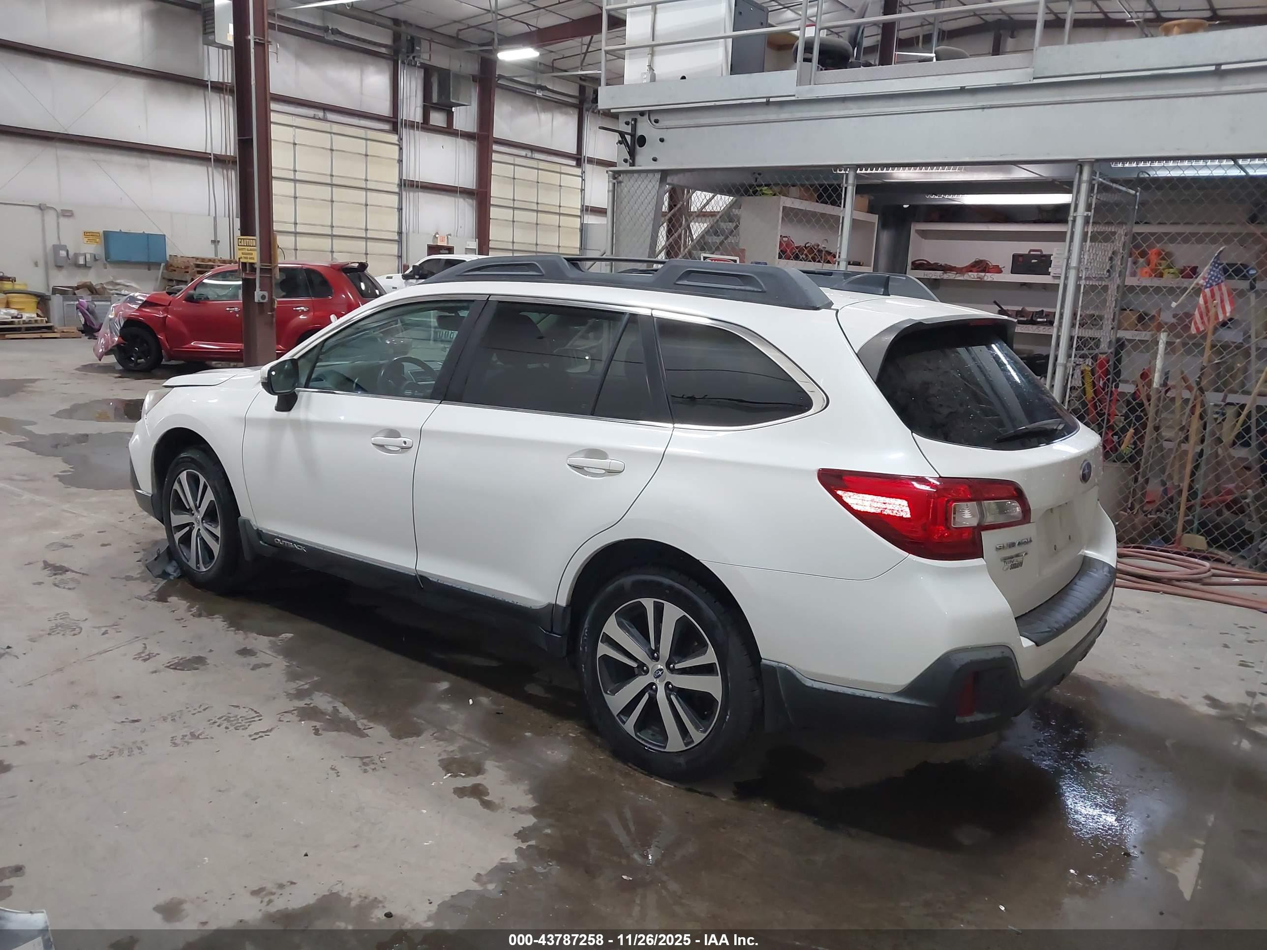 SUBARU OUTBACK image 3