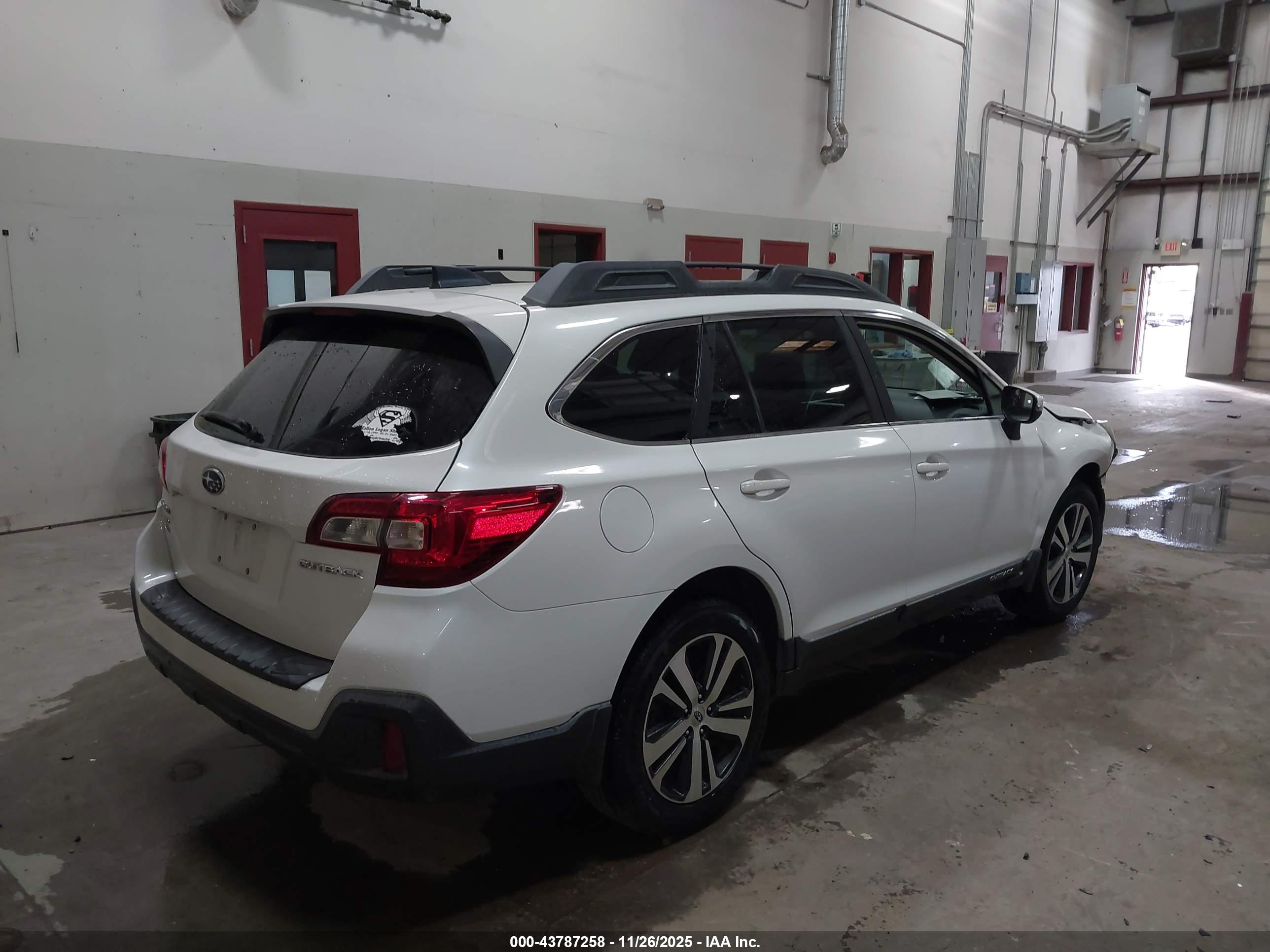 SUBARU OUTBACK image 4