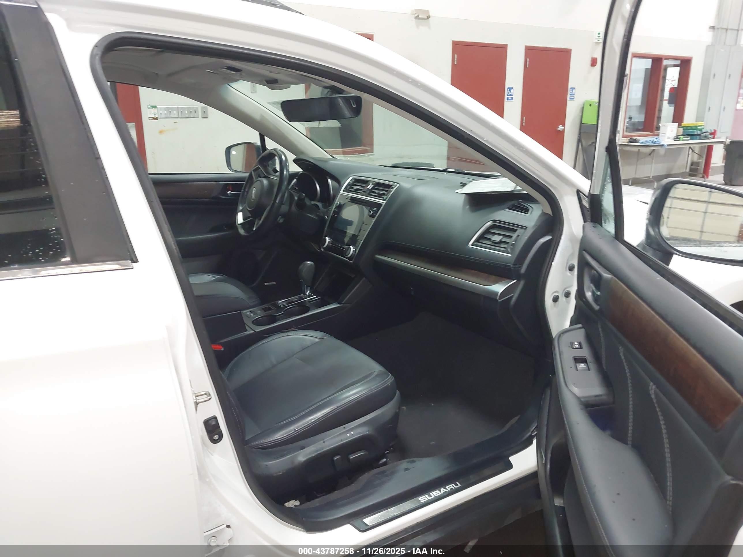 SUBARU OUTBACK image 5