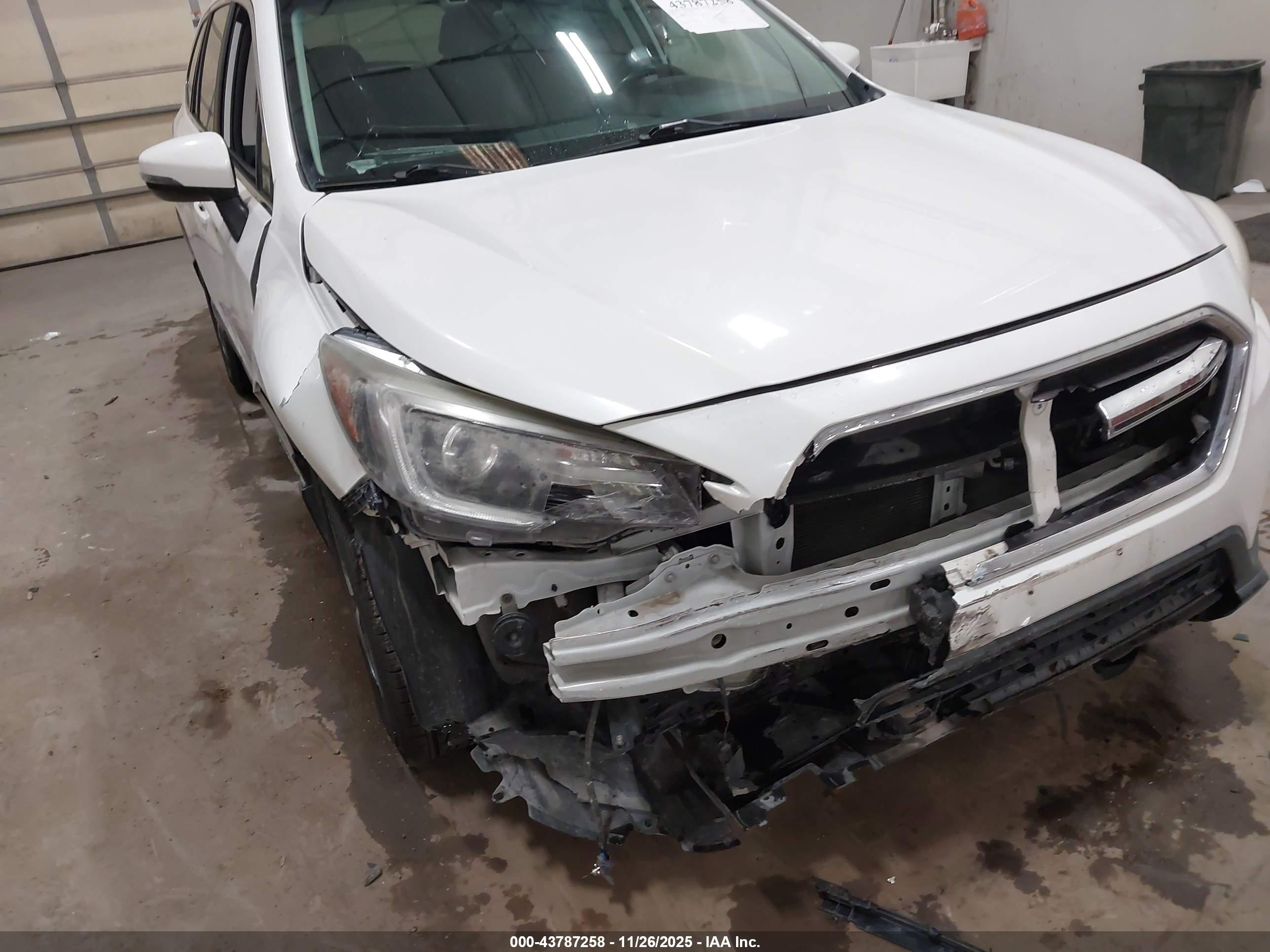 SUBARU OUTBACK image 6