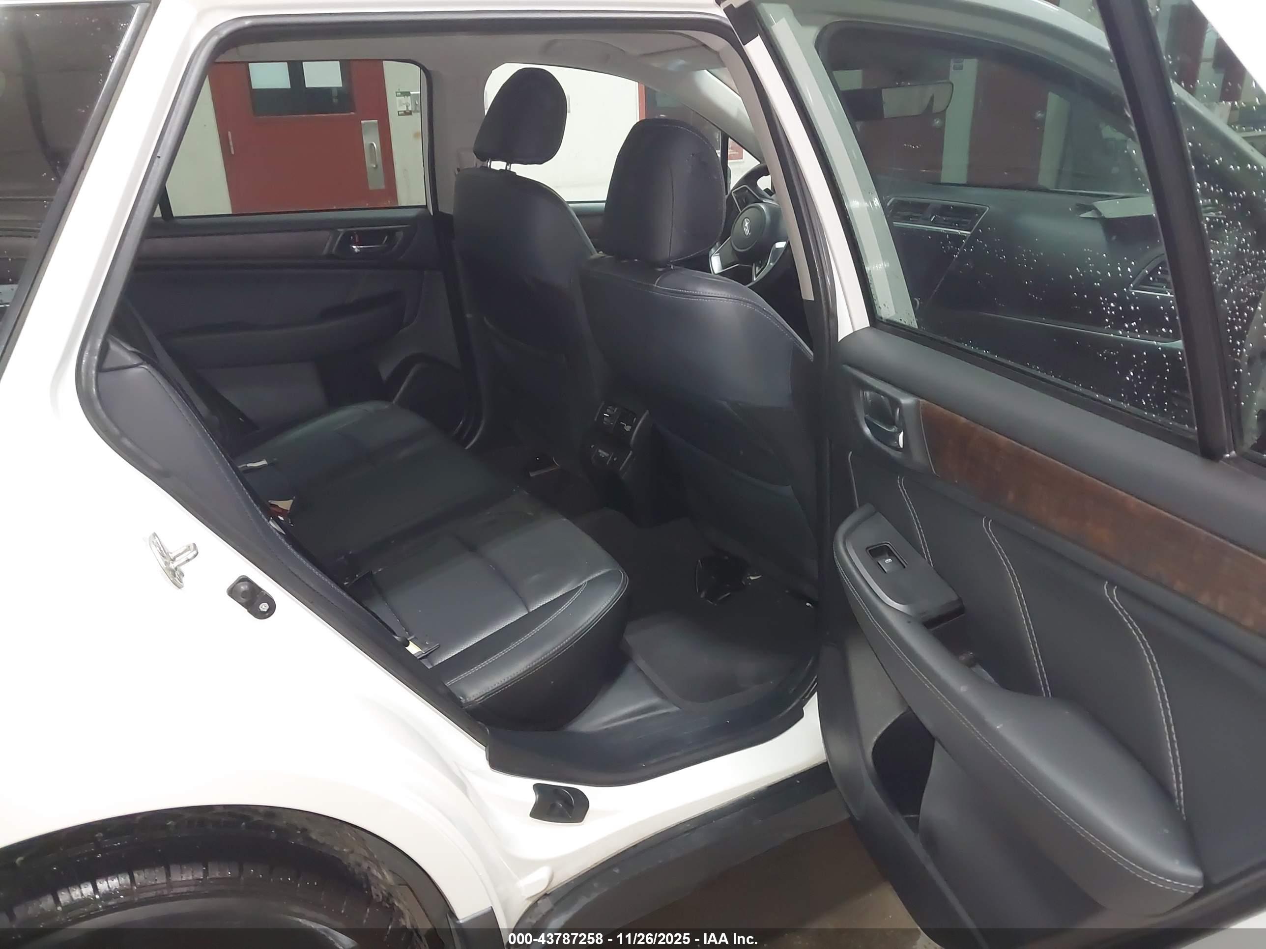 SUBARU OUTBACK image 8