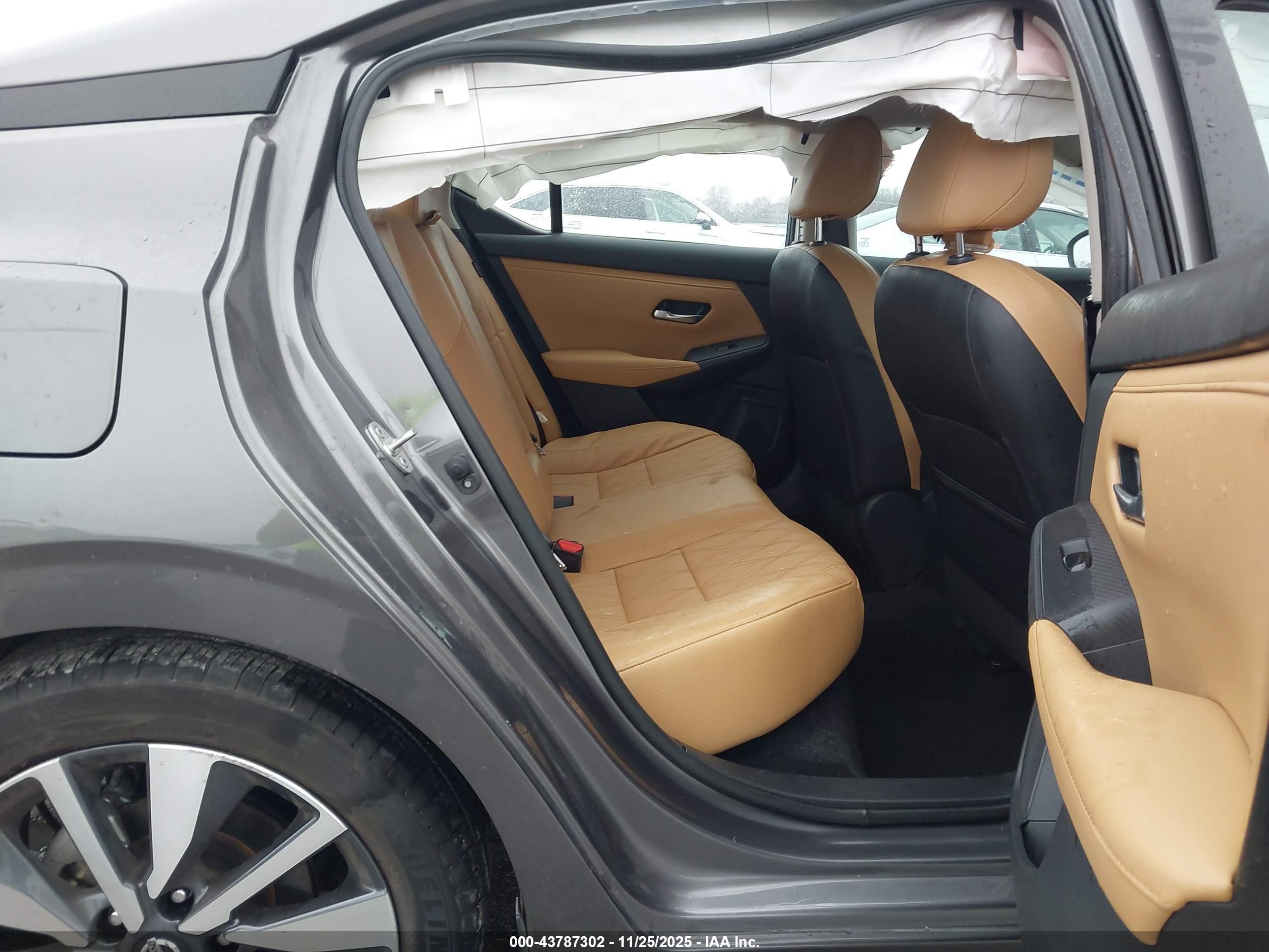 NISSAN SENTRA image 8