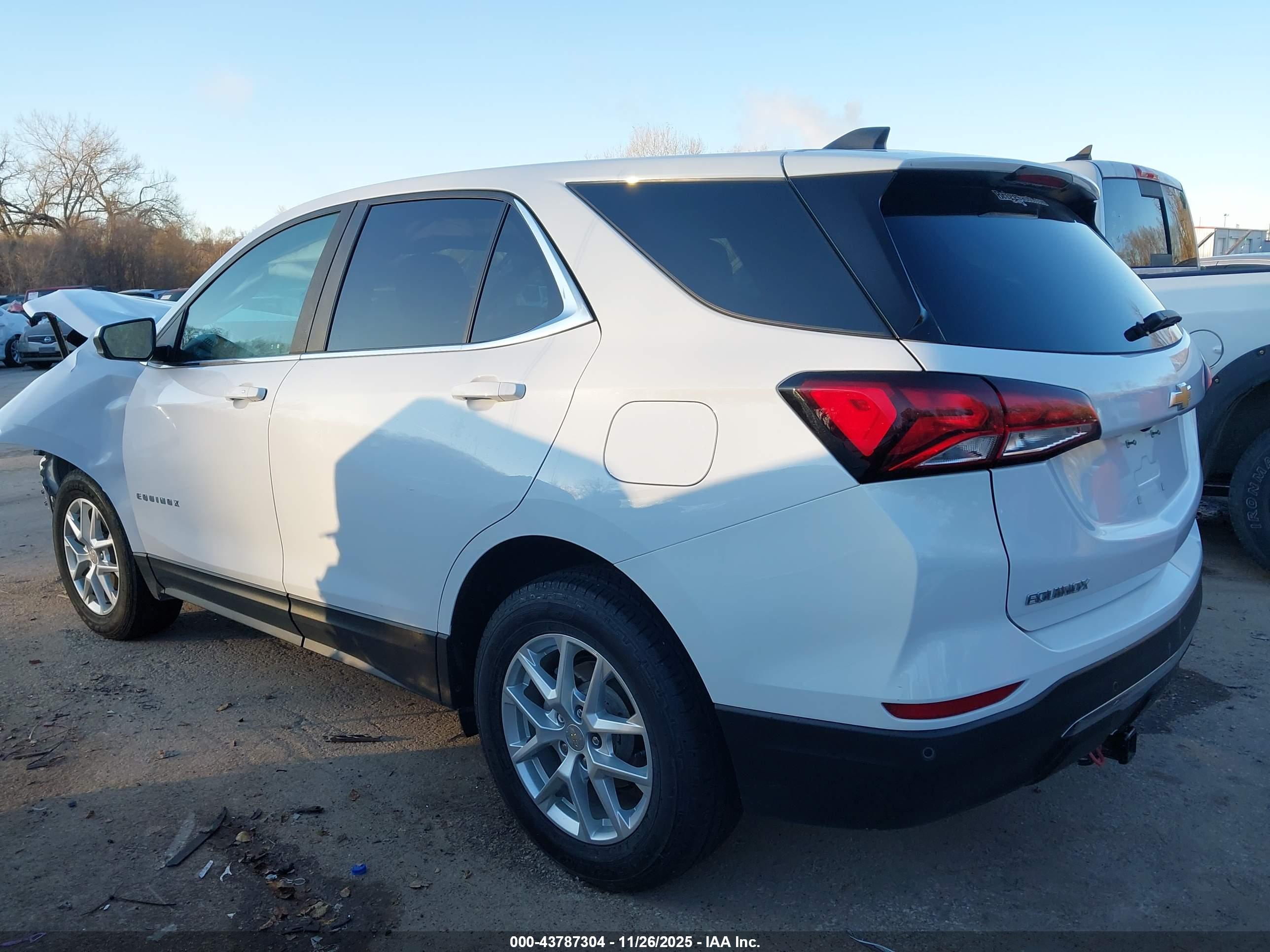 CHEVROLET EQUINOX image 3