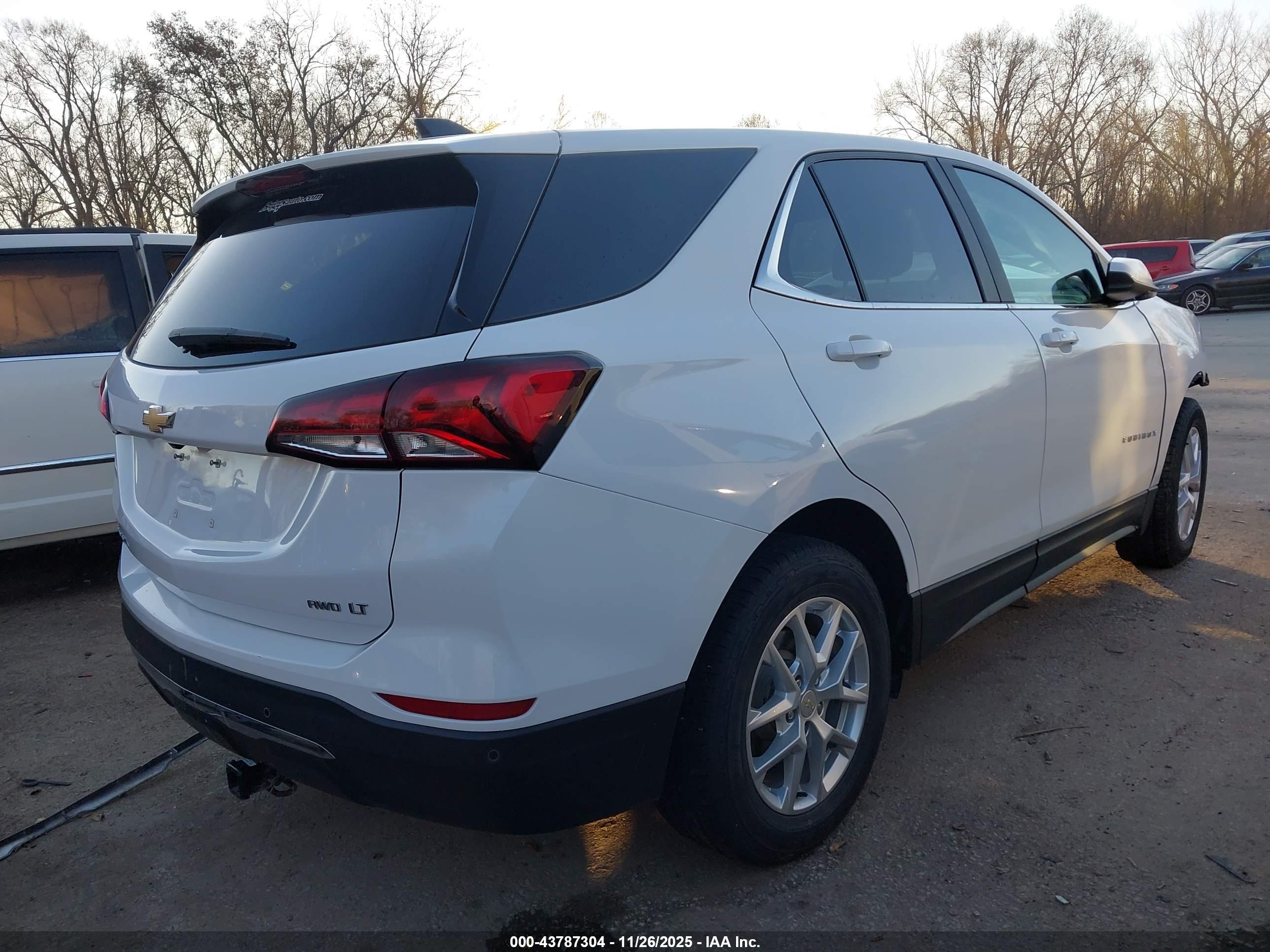 CHEVROLET EQUINOX image 4