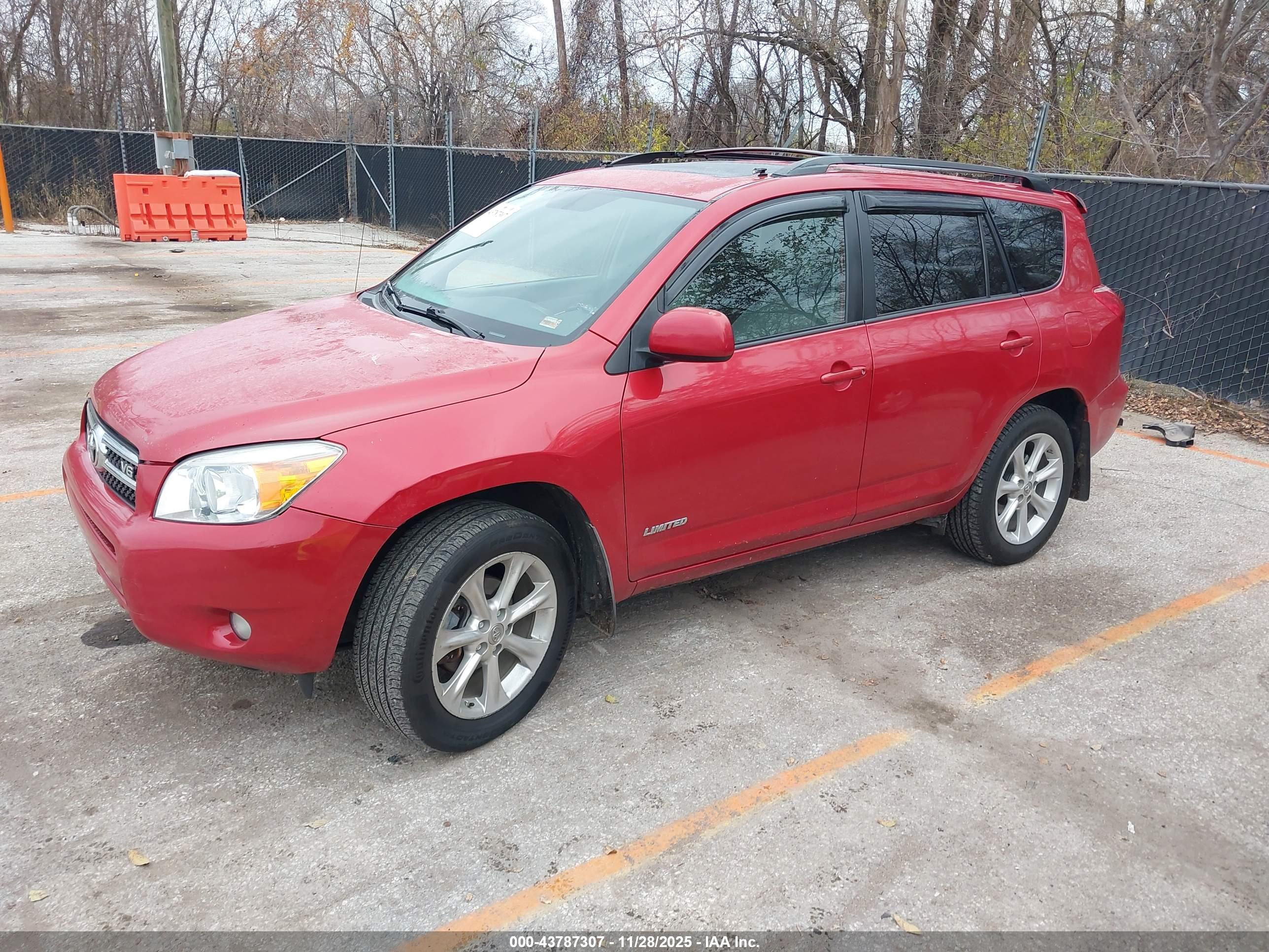 TOYOTA RAV4 image 2
