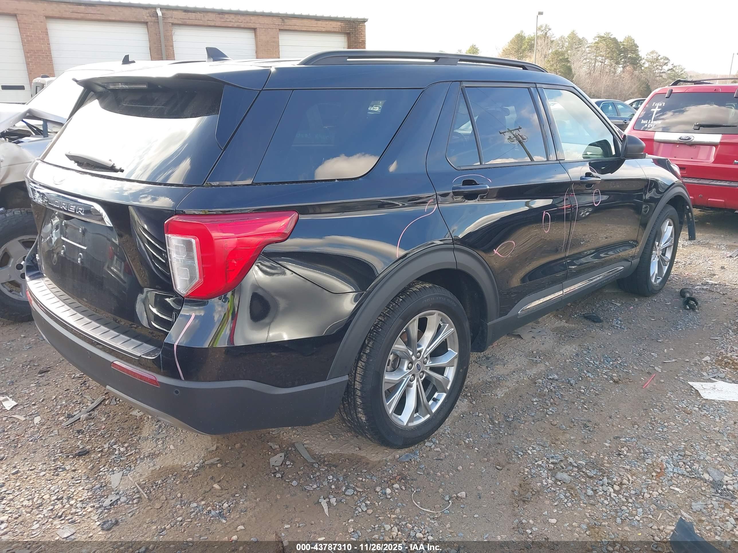 FORD EXPLORER image 4