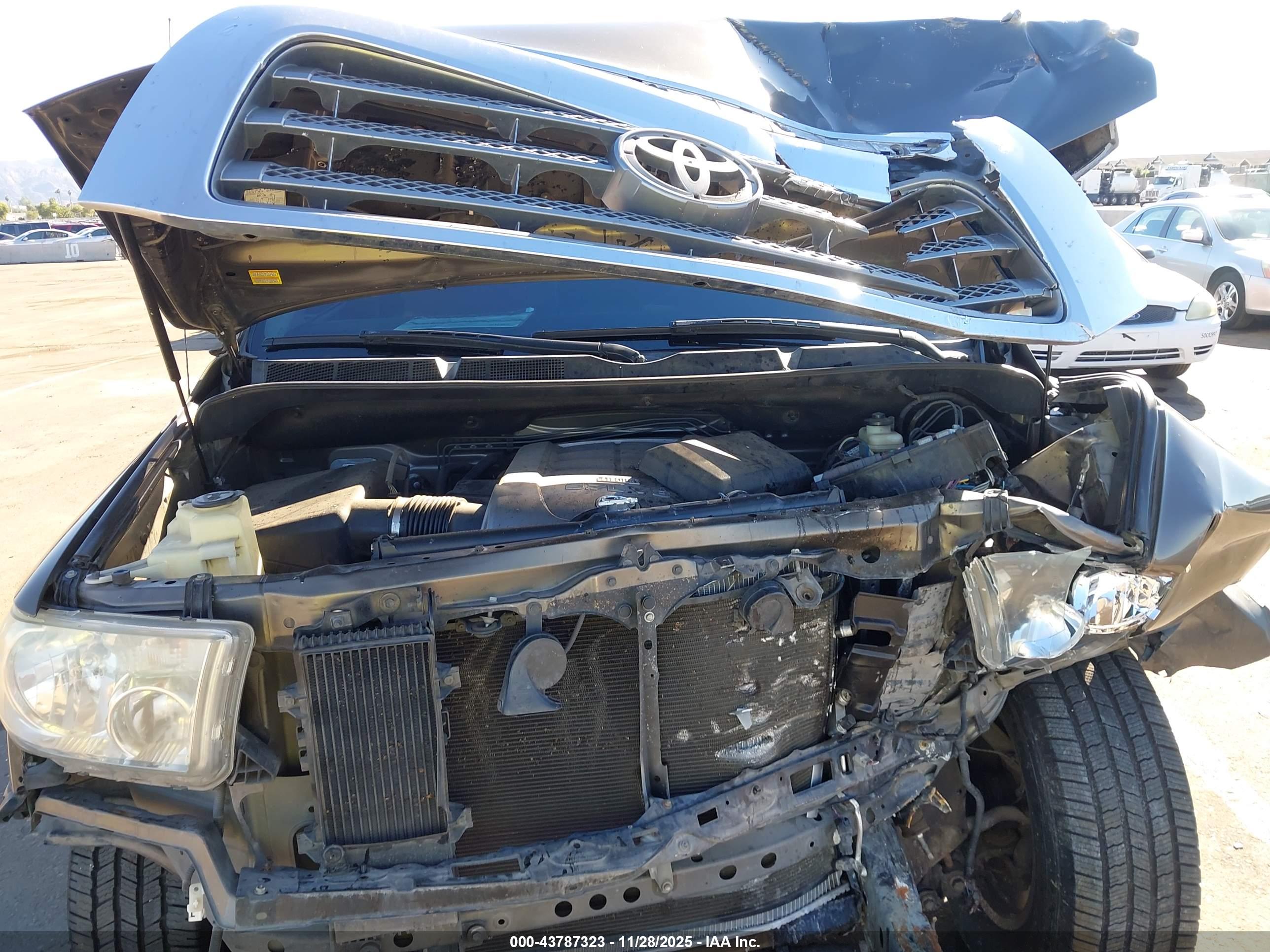 TOYOTA TUNDRA image 10