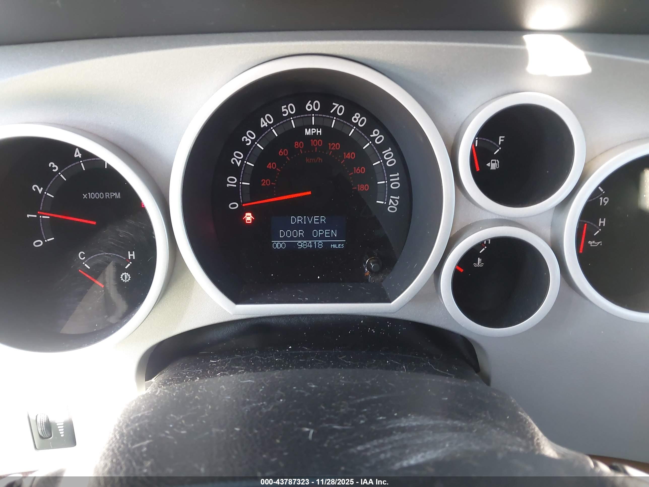 TOYOTA TUNDRA image 7