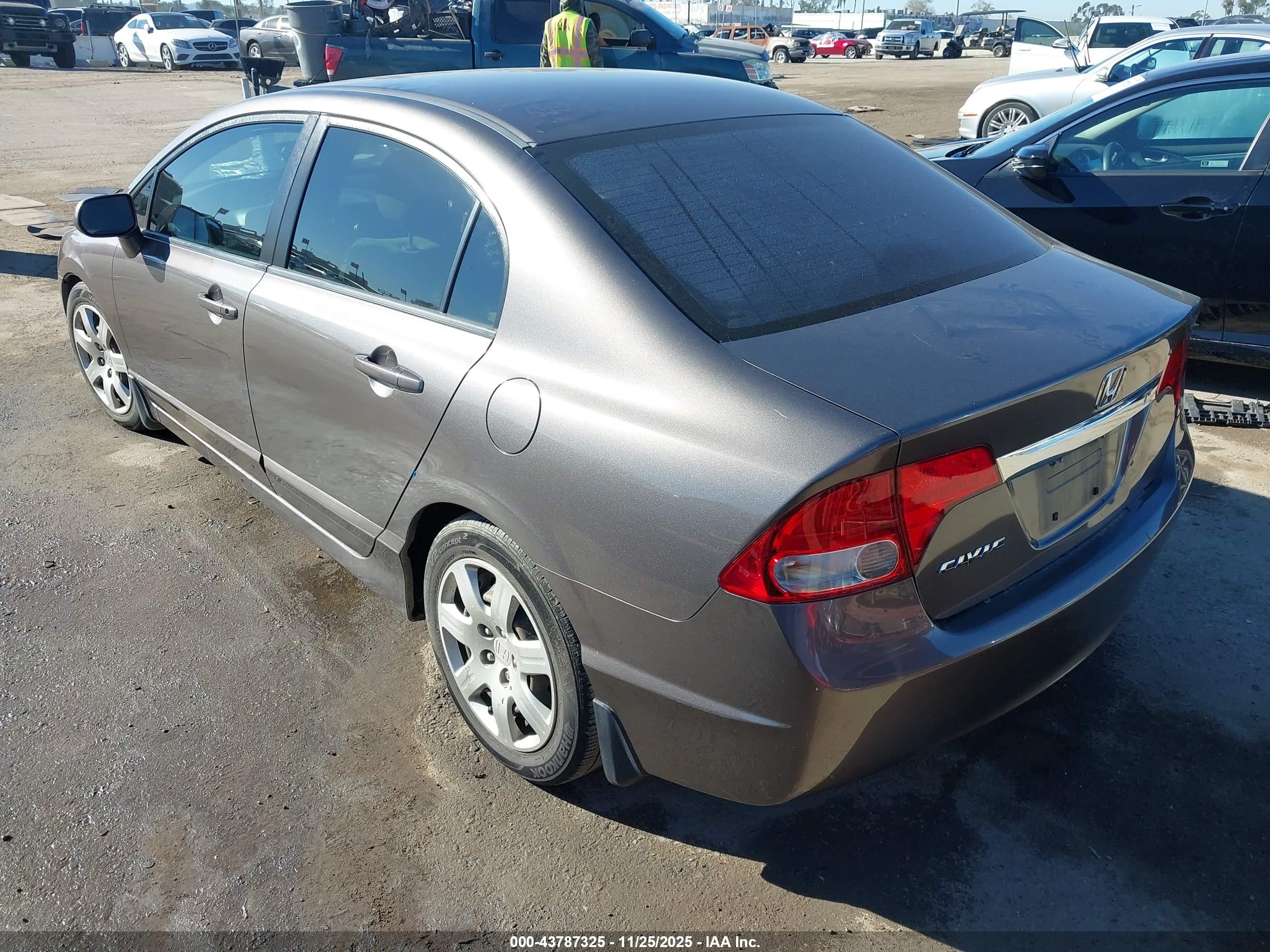 HONDA CIVIC image 3