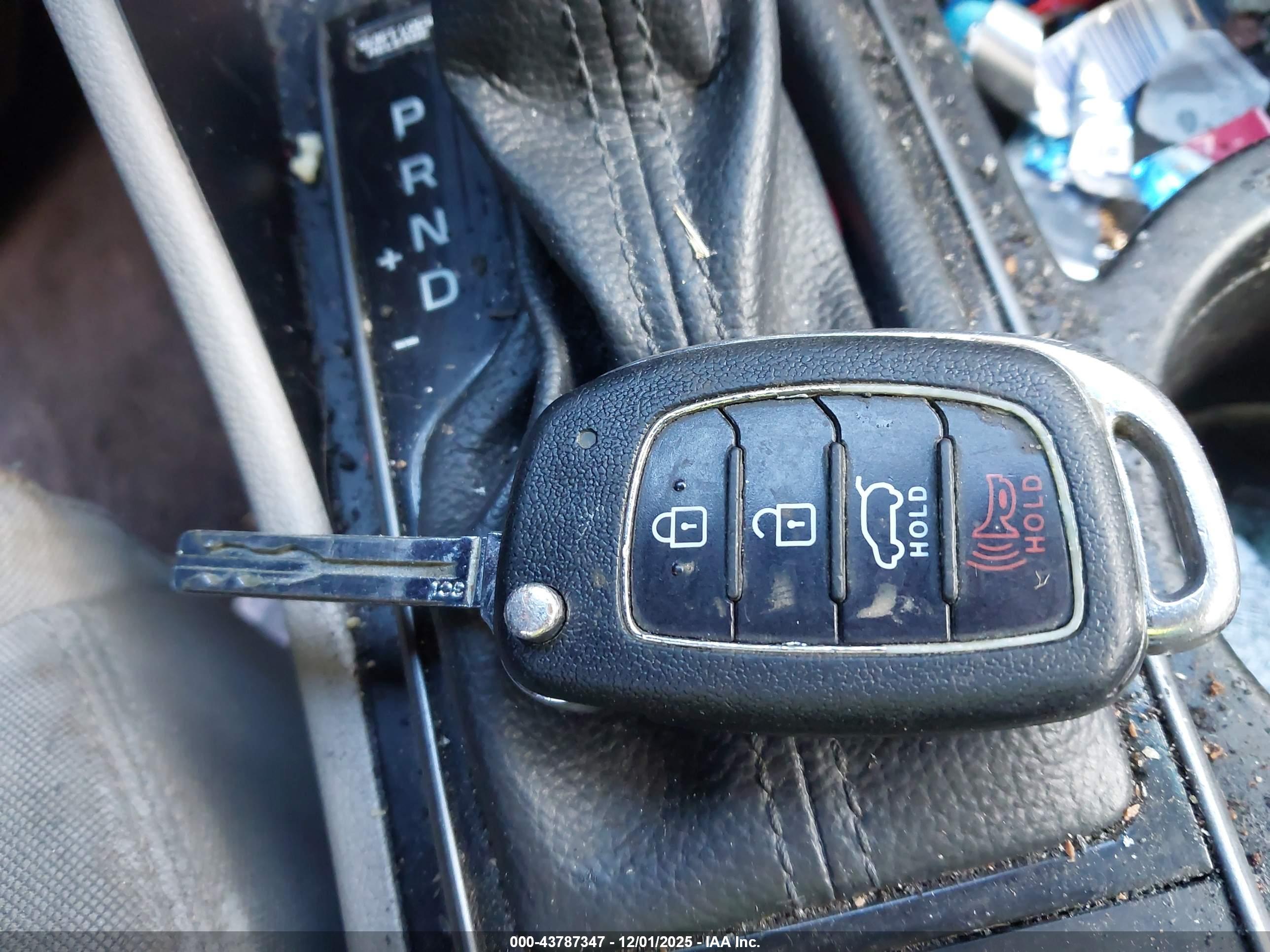 HYUNDAI TUCSON image 11