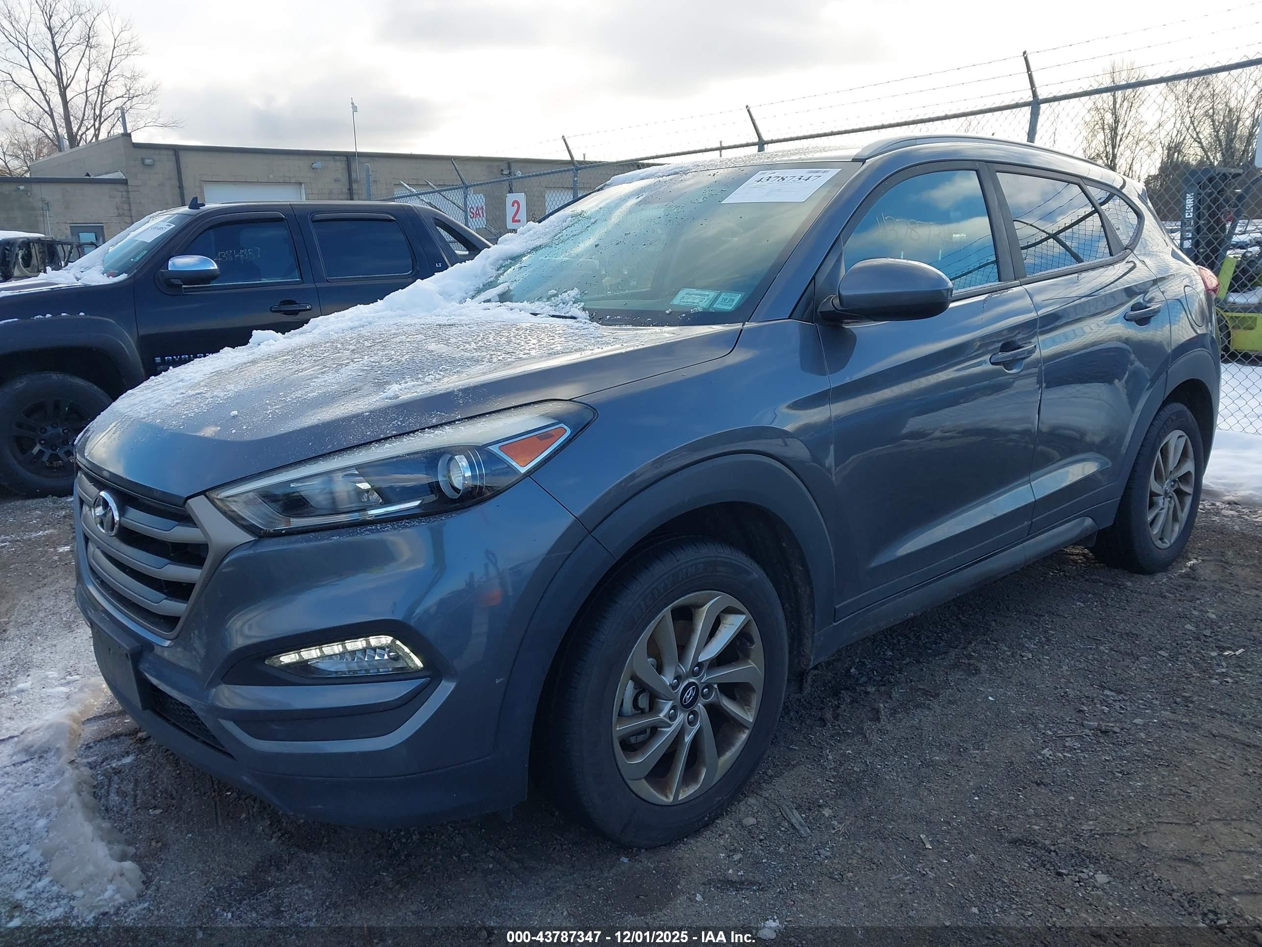 HYUNDAI TUCSON image 2