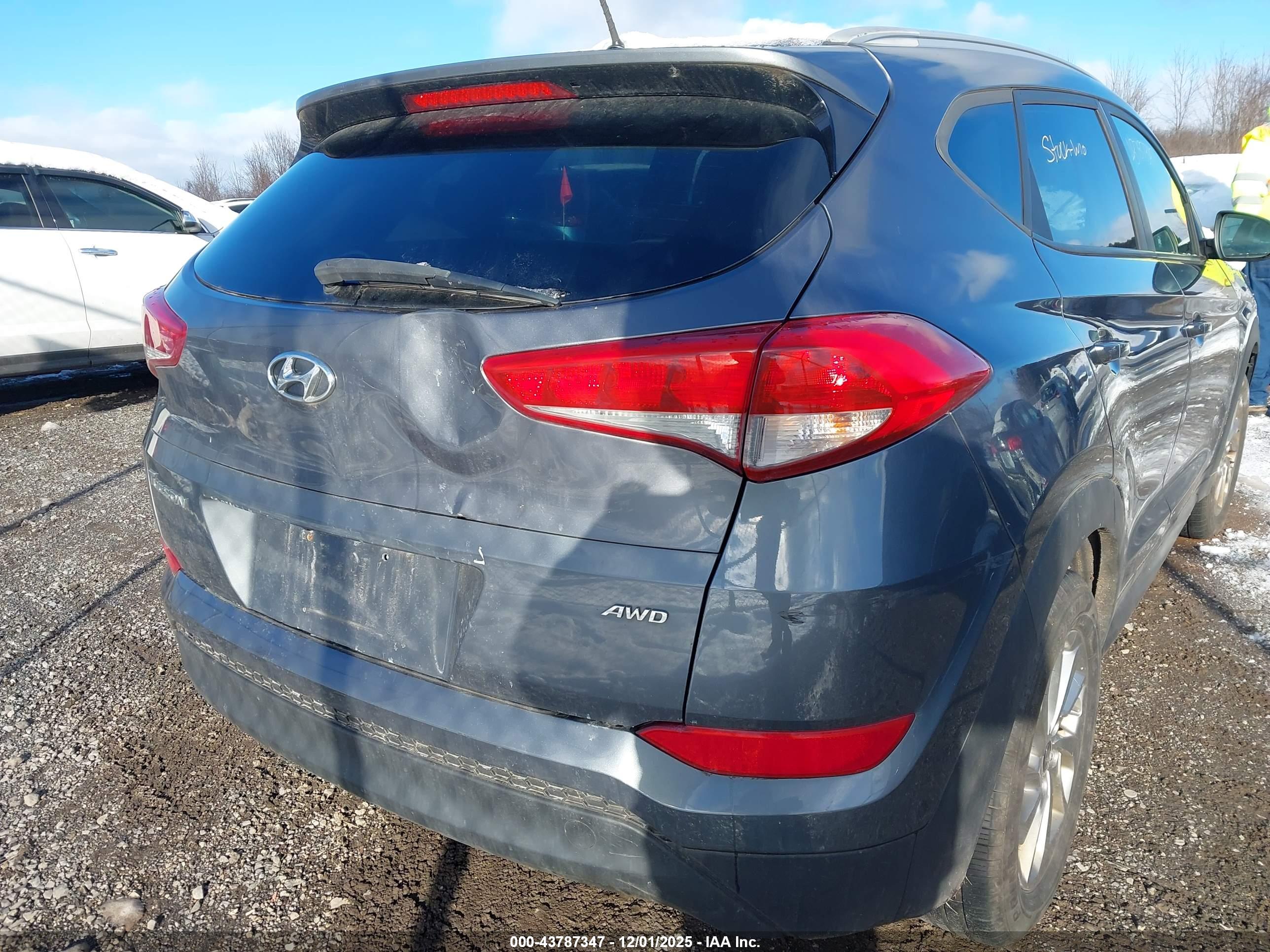 HYUNDAI TUCSON image 6