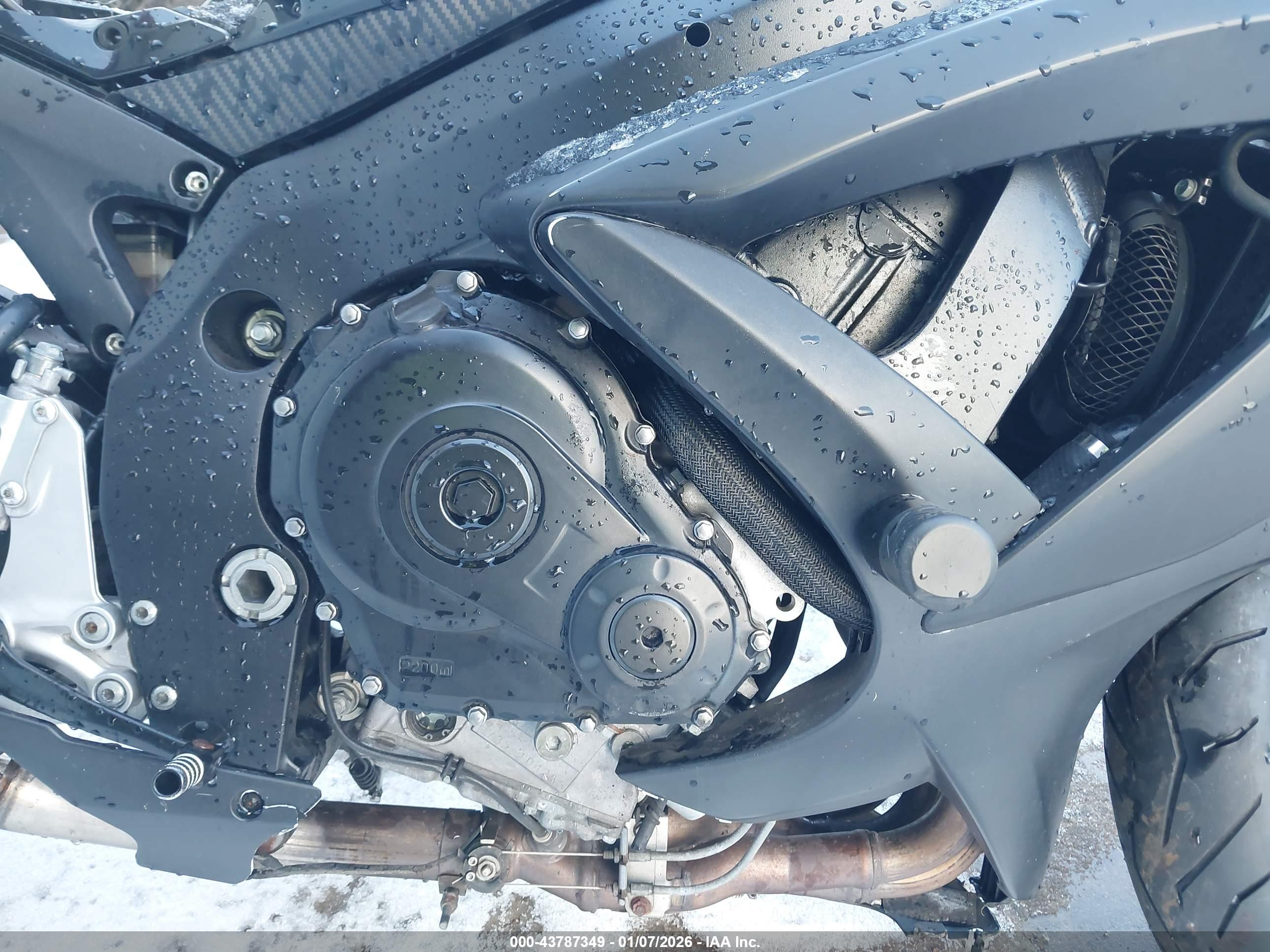 SUZUKI GSX-R600 image 8