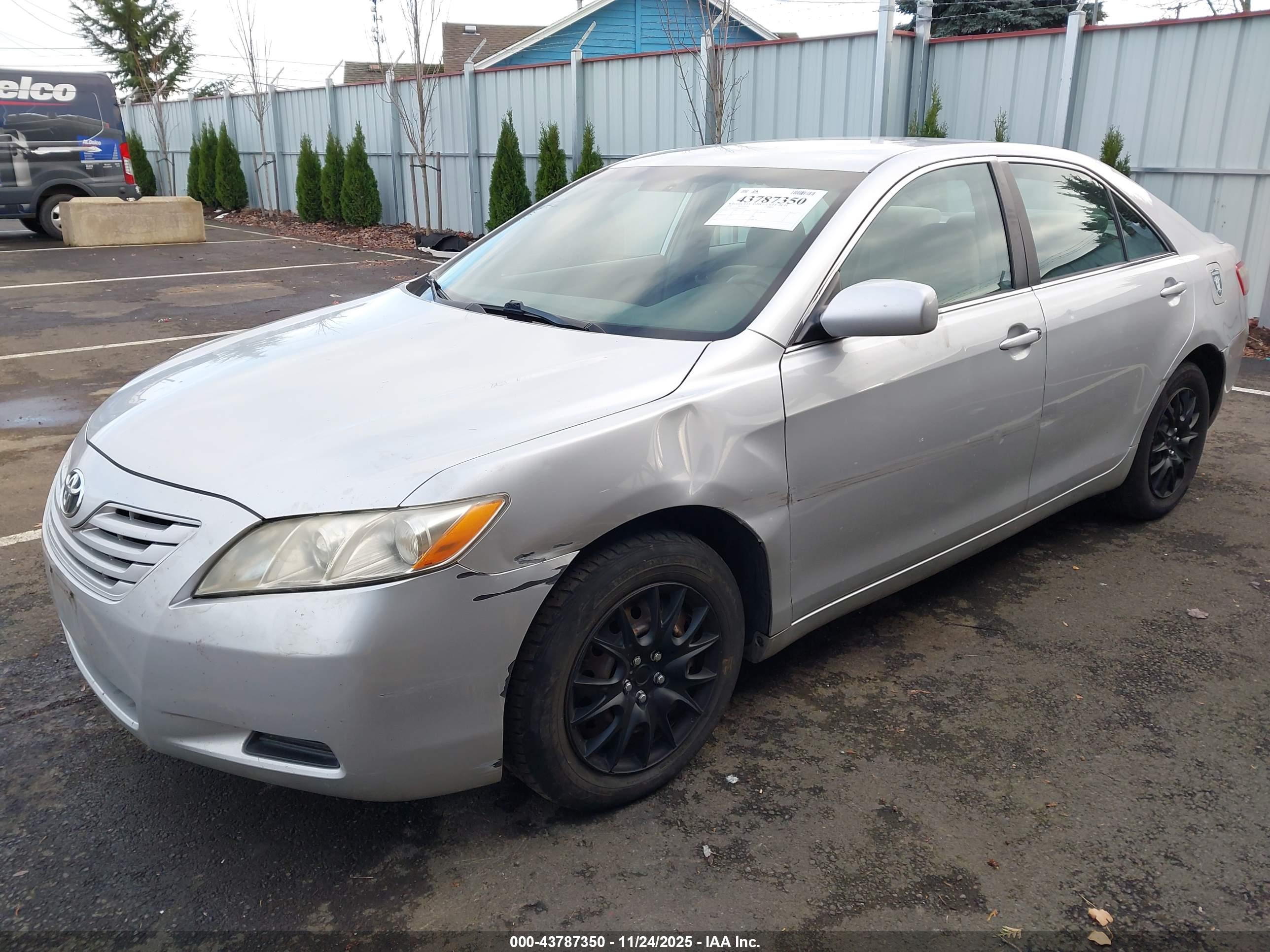 TOYOTA CAMRY image 2